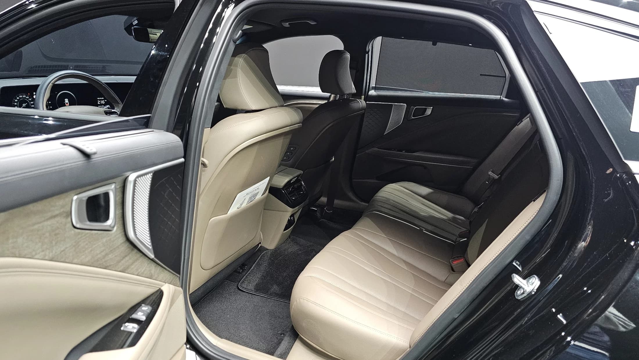 Kia K8 2.5 Gasoline 2WD Noblesse, 2024 г. 3753 км. — фото 12