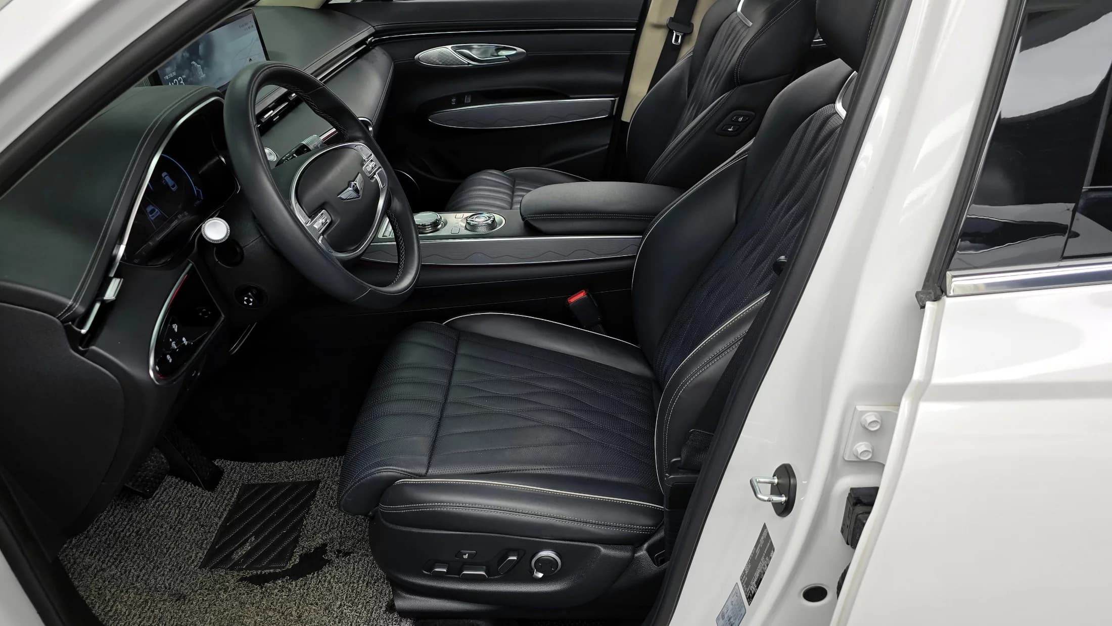 Genesis GV70 2.5T Gasoline AWD, 2023 г. 68093 км. — фото 12
