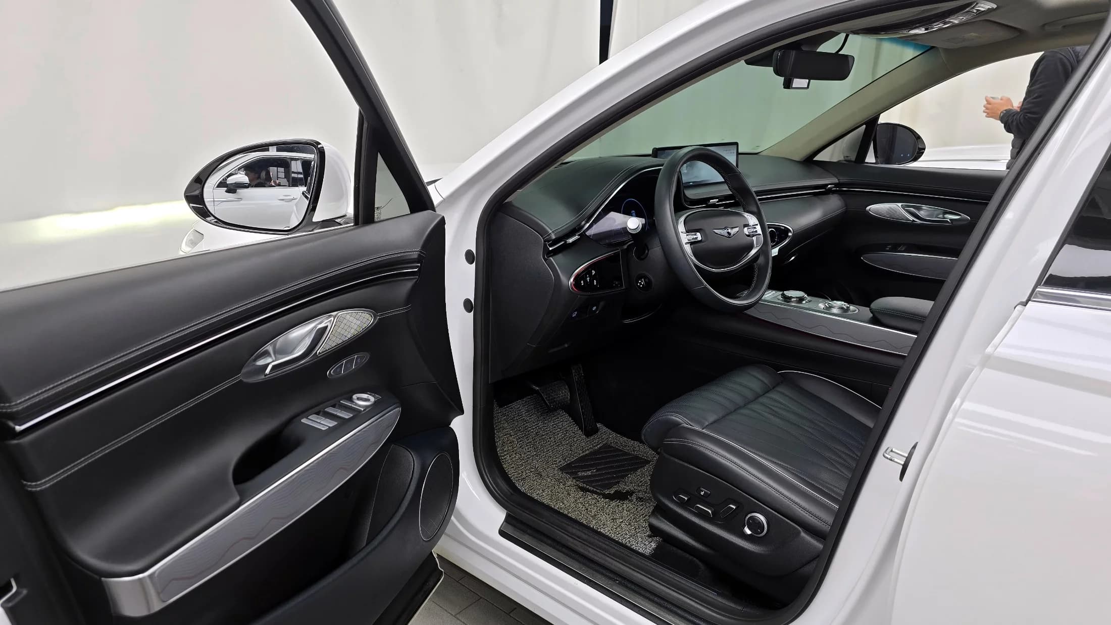 Genesis GV70 2.5T Gasoline AWD, 2023 г. 68093 км. — фото 10