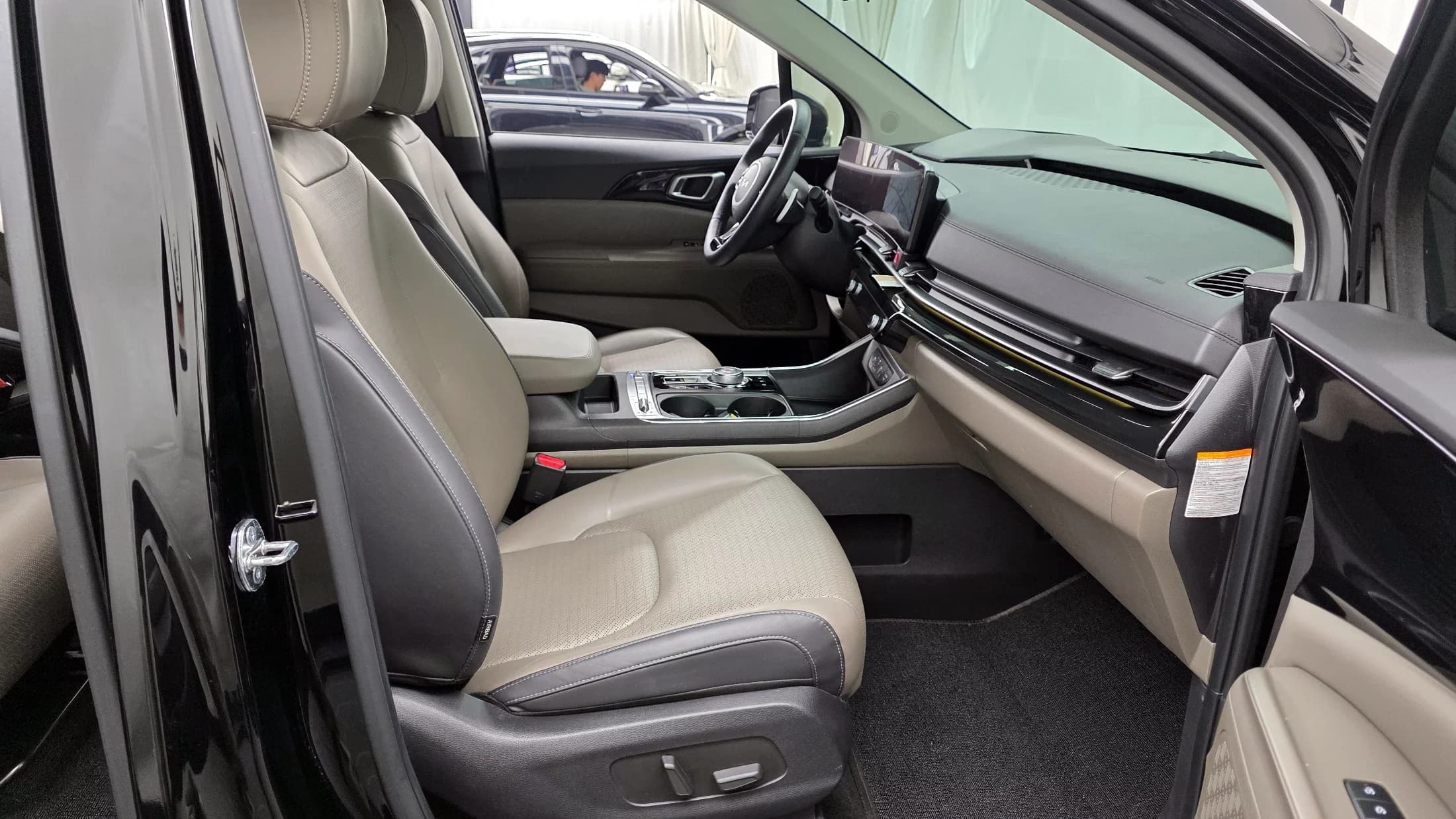Kia Carnival HEV 9seater Gravity, гибрид, 2024 г. 51788 км. — фото 11