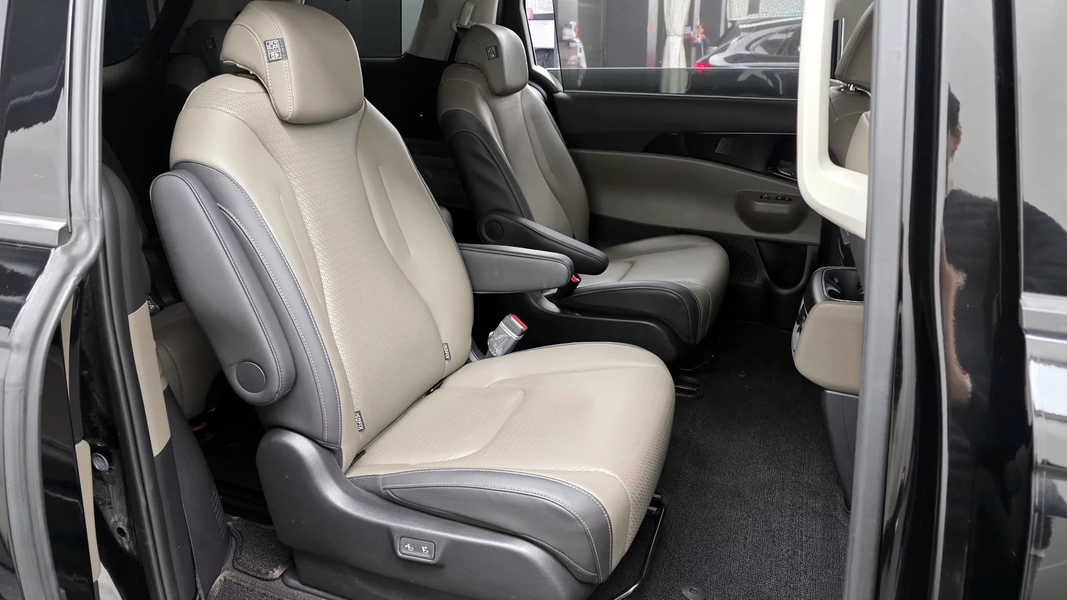 Kia Carnival HEV 9seater Gravity, гибрид, 2024 г. 51788 км. — фото 12