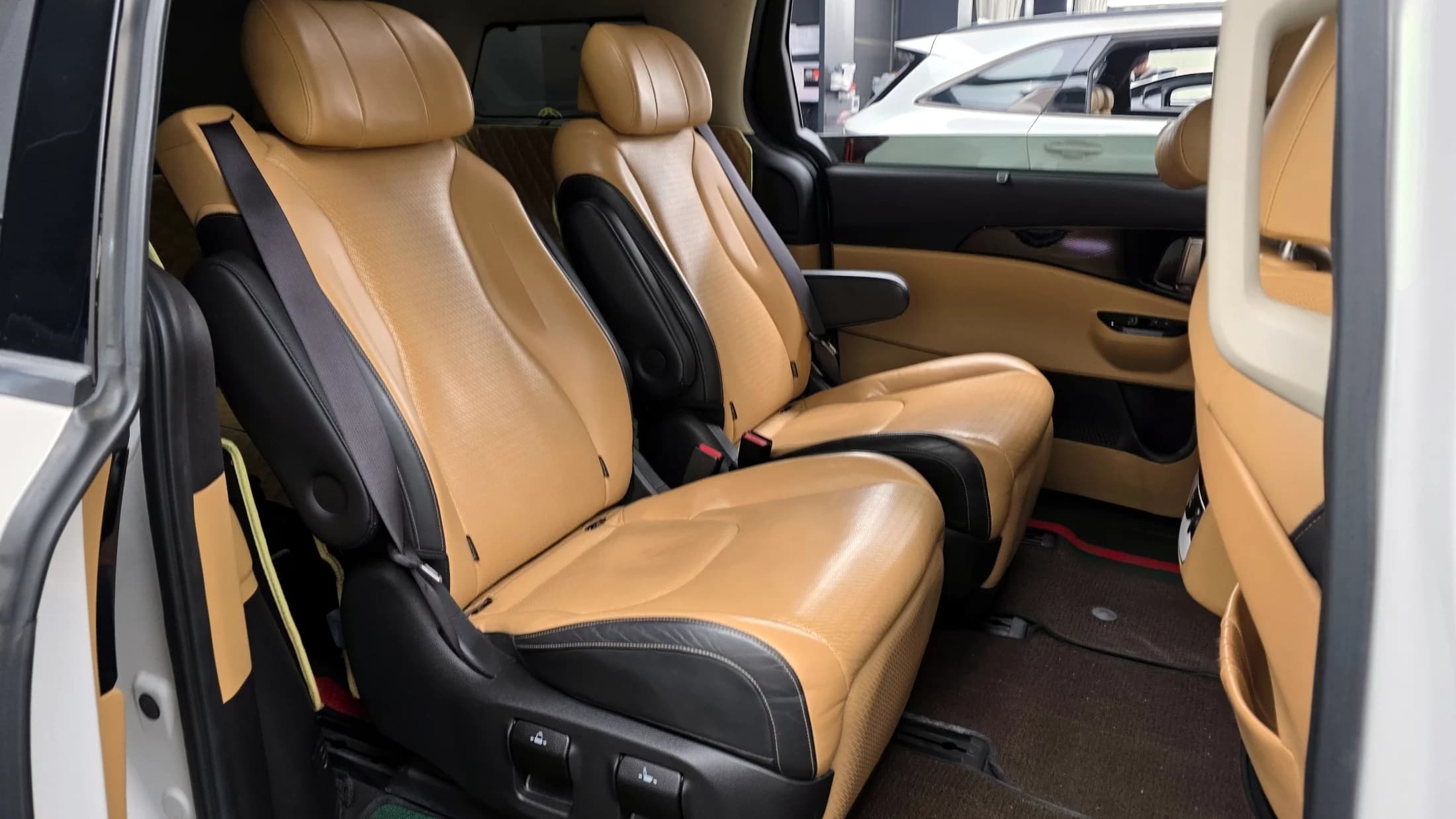 Kia Carnival 7-Seater Signature, 2021 г. 95971 км. — фото 12