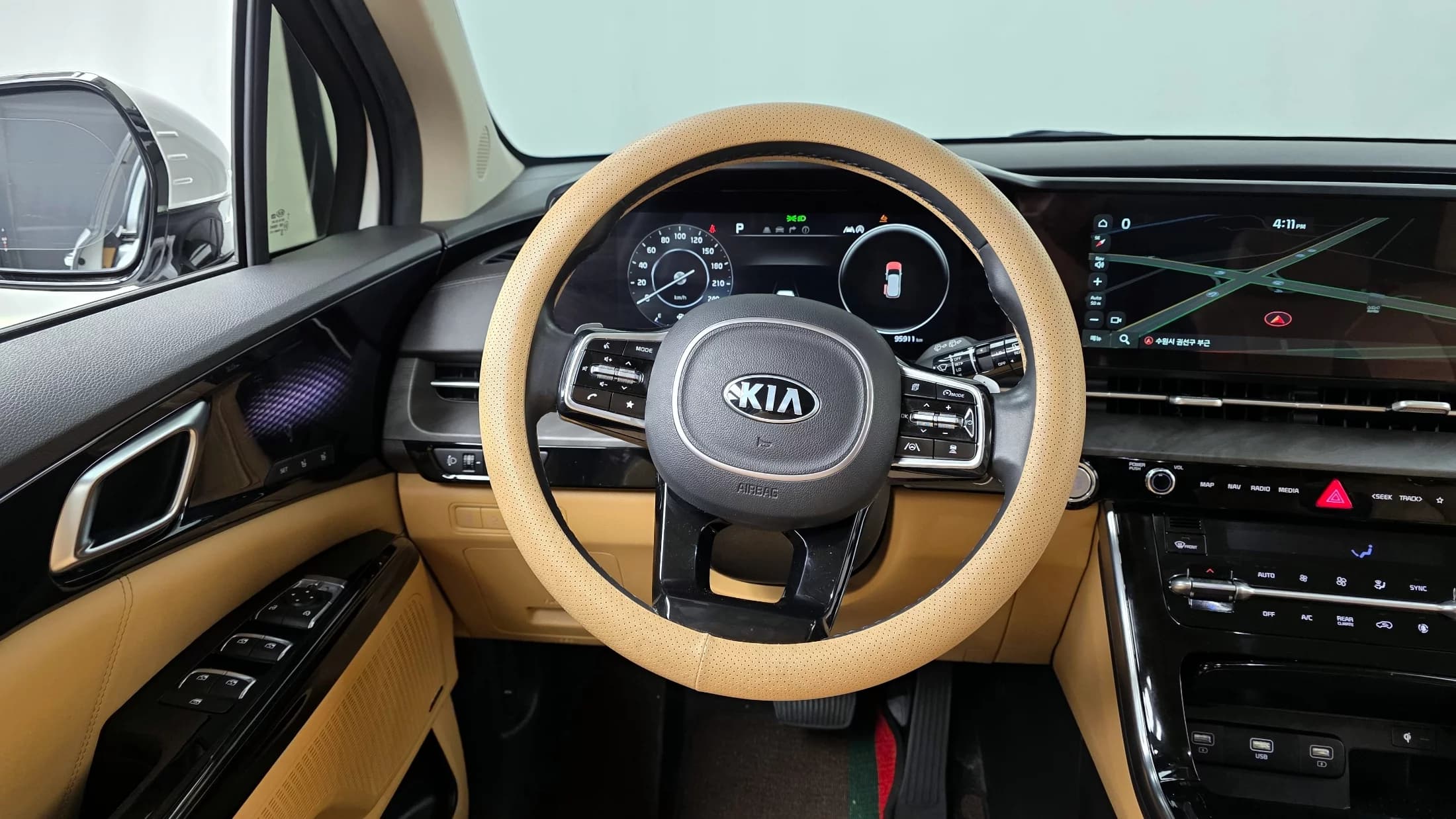 Kia Carnival 7-Seater Signature, 2021 г. 95971 км. — фото 13