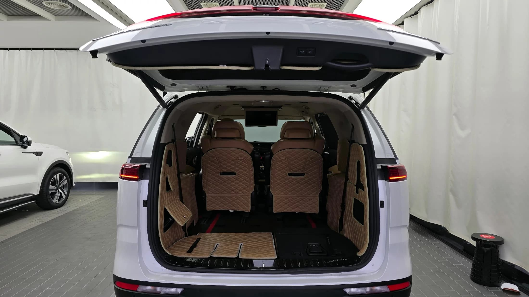 Kia Carnival 7-Seater Signature, 2021 г. 95971 км. — фото 20