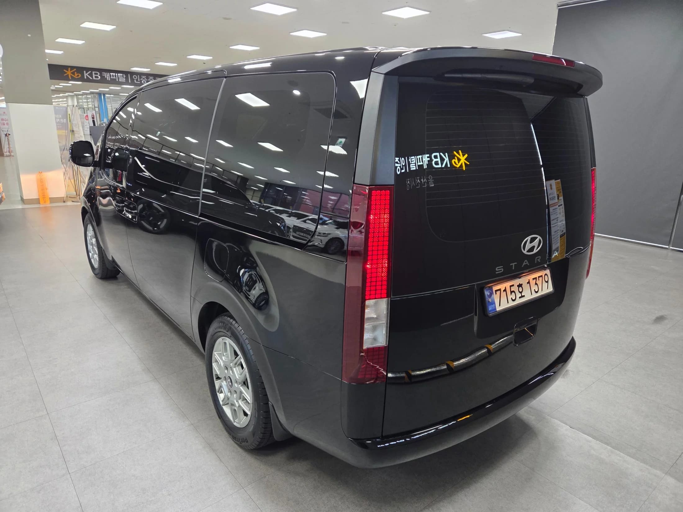 Hyundai Staria L3.5 Tourer 11-Seater Modern, 2024 г. 12631 км. — фото 2