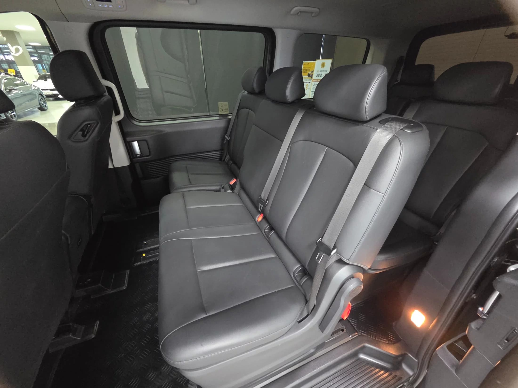 Hyundai Staria L3.5 Tourer 11-Seater Modern, 2024 г. 12631 км. — фото 17