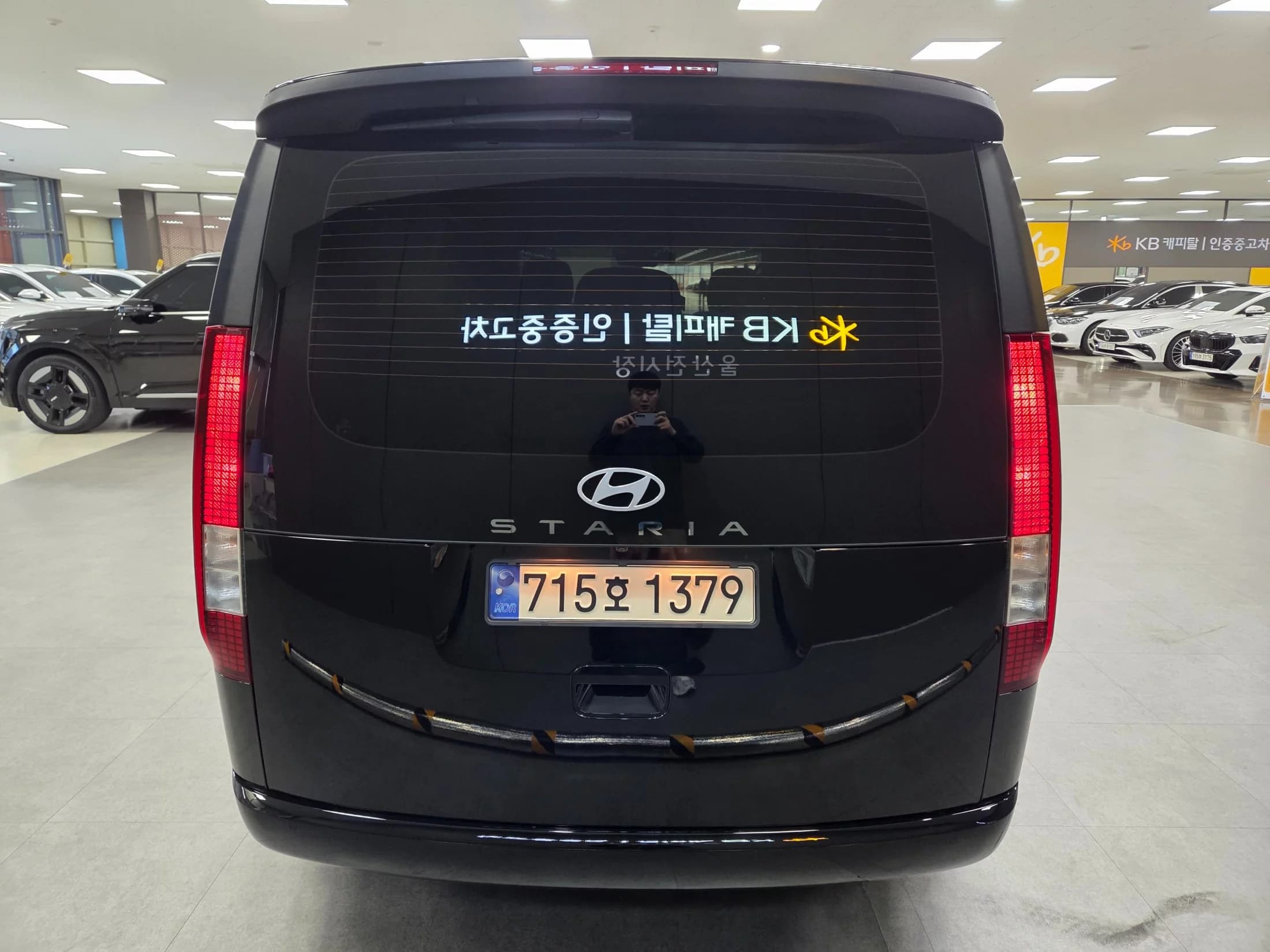 Hyundai Staria L3.5 Tourer 11-Seater Modern, 2024 г. 12631 км. — фото 4
