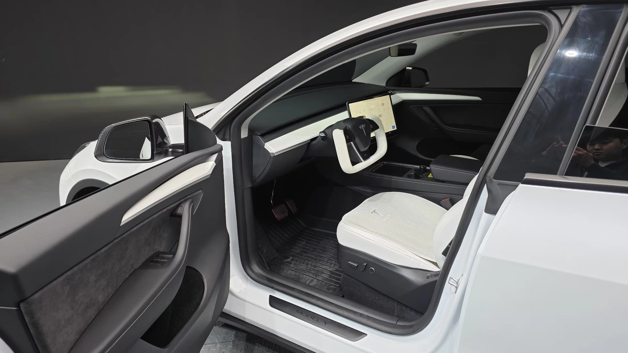 Tesla Model Y RWD, электромобиль, 2024 г. 21156 км. — фото 10