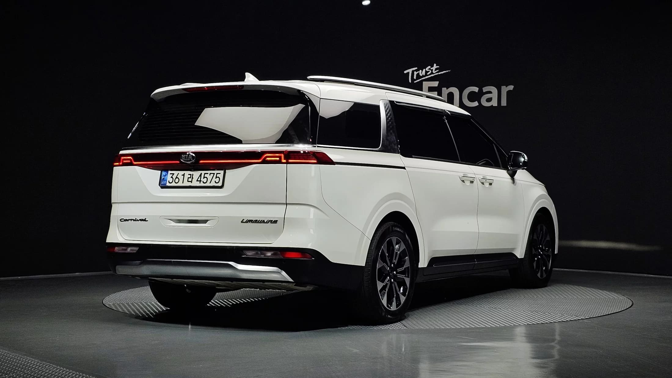 Kia Carnival 7-Seater Signature, 2021 г. 67753 км. — фото 2