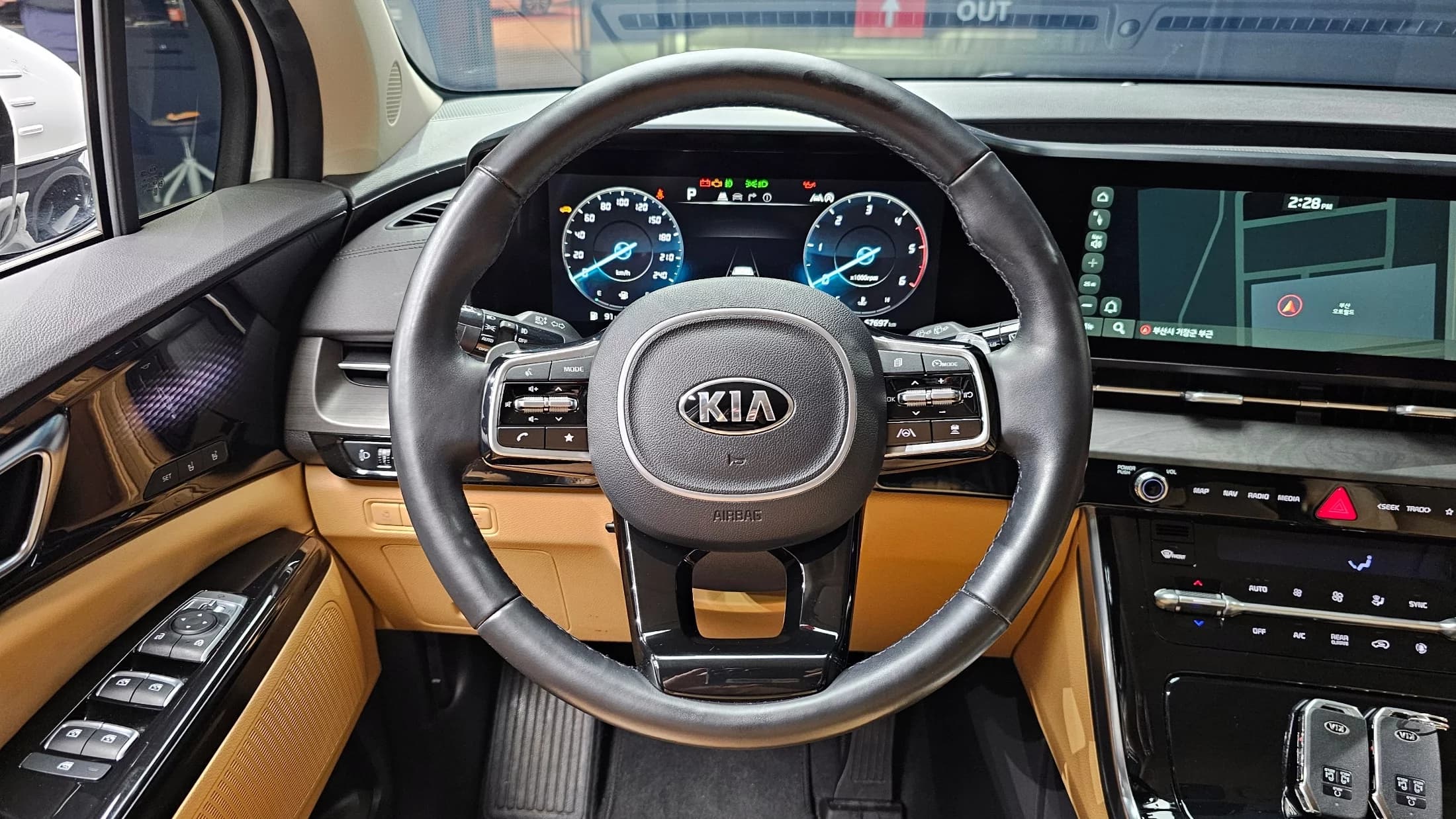 Kia Carnival 7-Seater Signature, 2021 г. 67753 км. — фото 13
