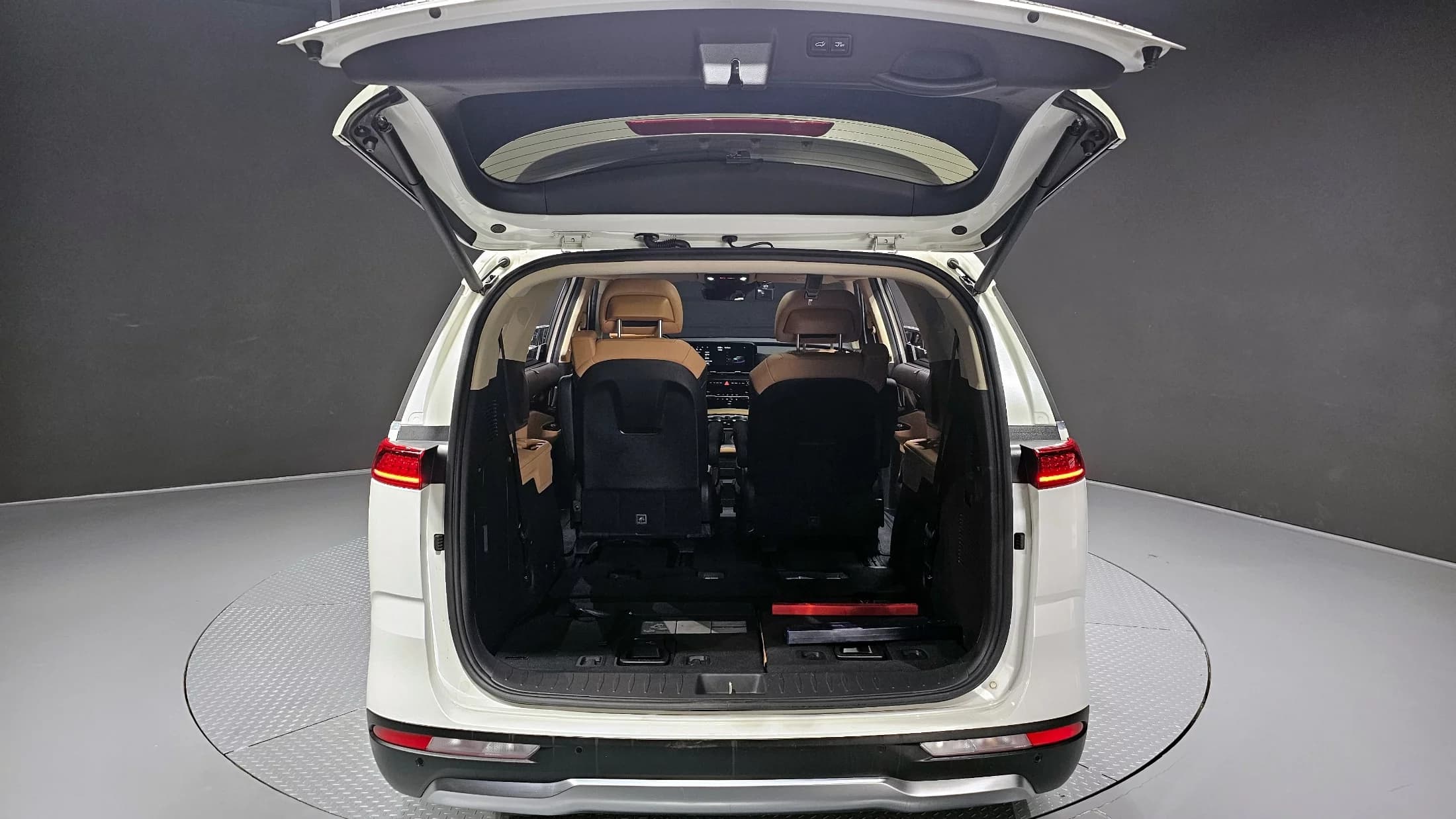 Kia Carnival 7-Seater Signature, 2021 г. 67753 км. — фото 20