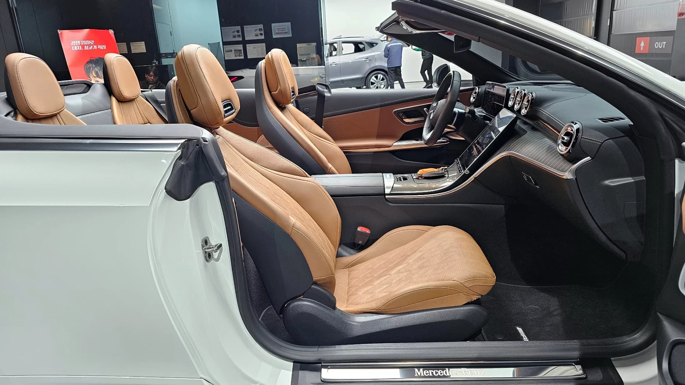 Mercedes-Benz CLE-Class CLE450 4MATIC Cabriolet, 2024 г. 18136 км. — фото 10