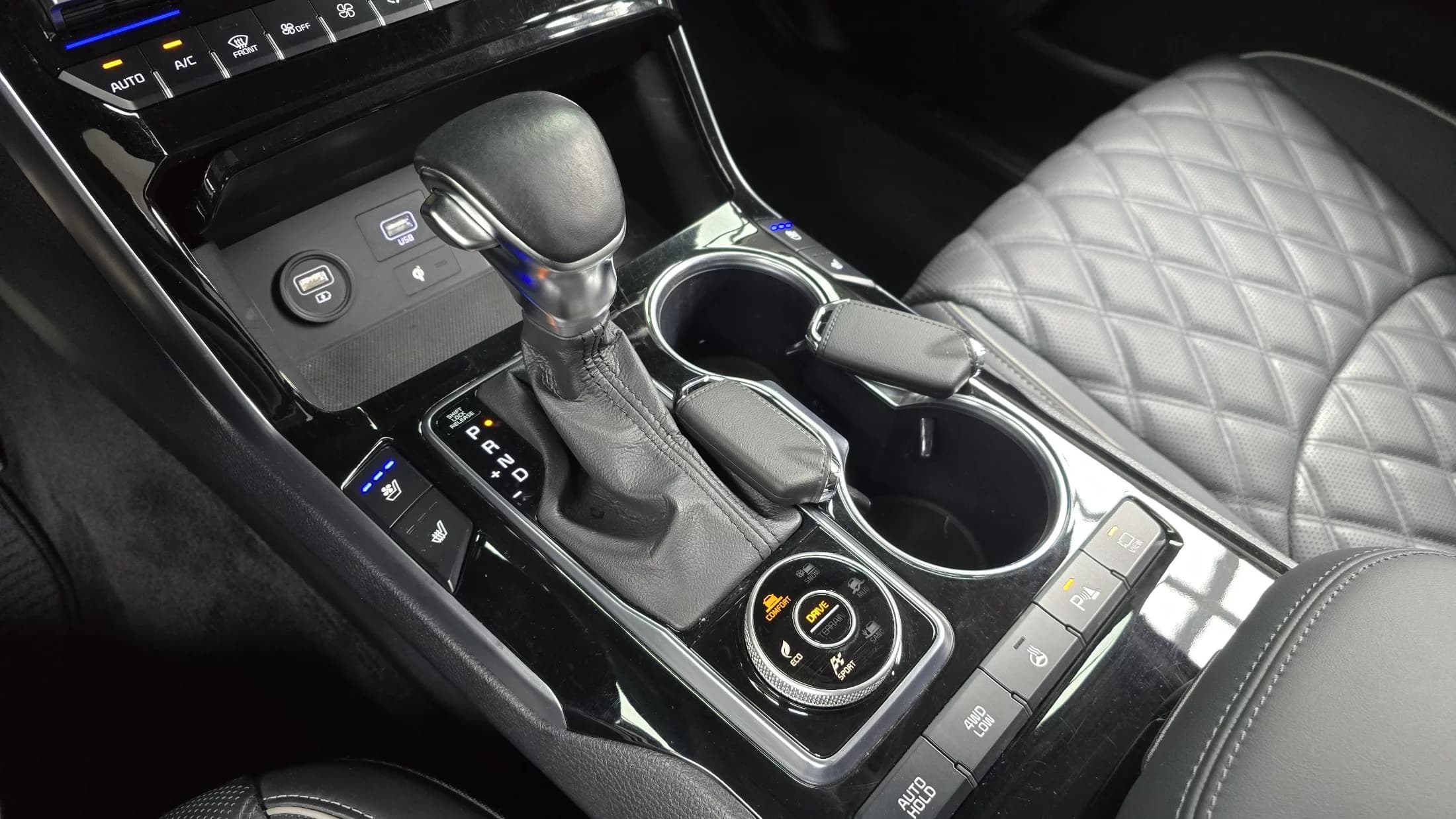 Kia Mohave Diesel 3.0 4WD 5-Seater Masters, 2021 г. 173533 км. — фото 9