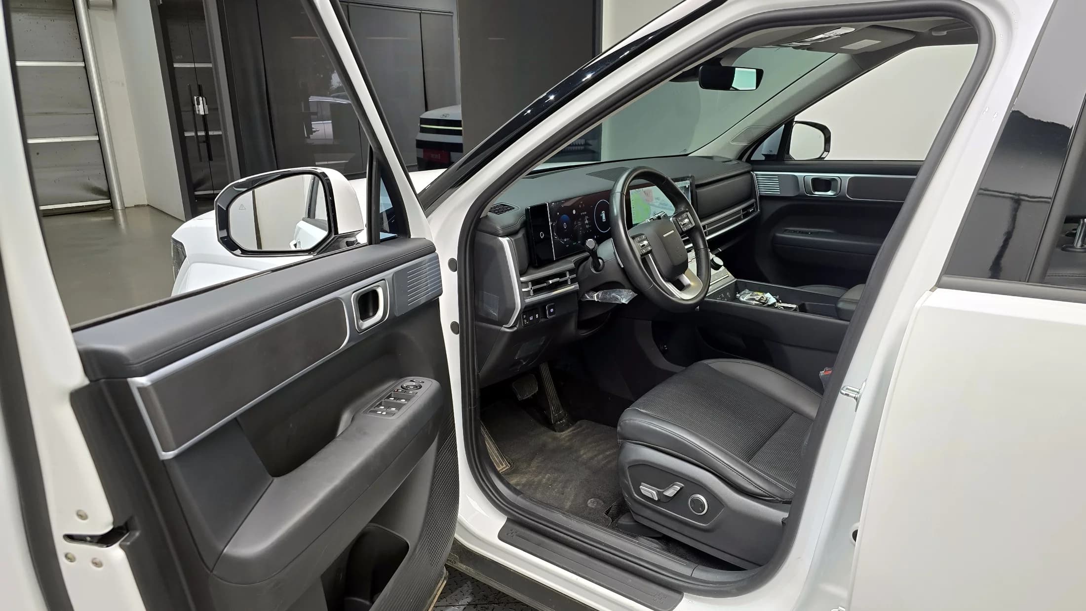 Hyundai Santa Fe HEV 1.6 2WD Prestige, гибрид, 2023 г. 37493 км. — фото 11