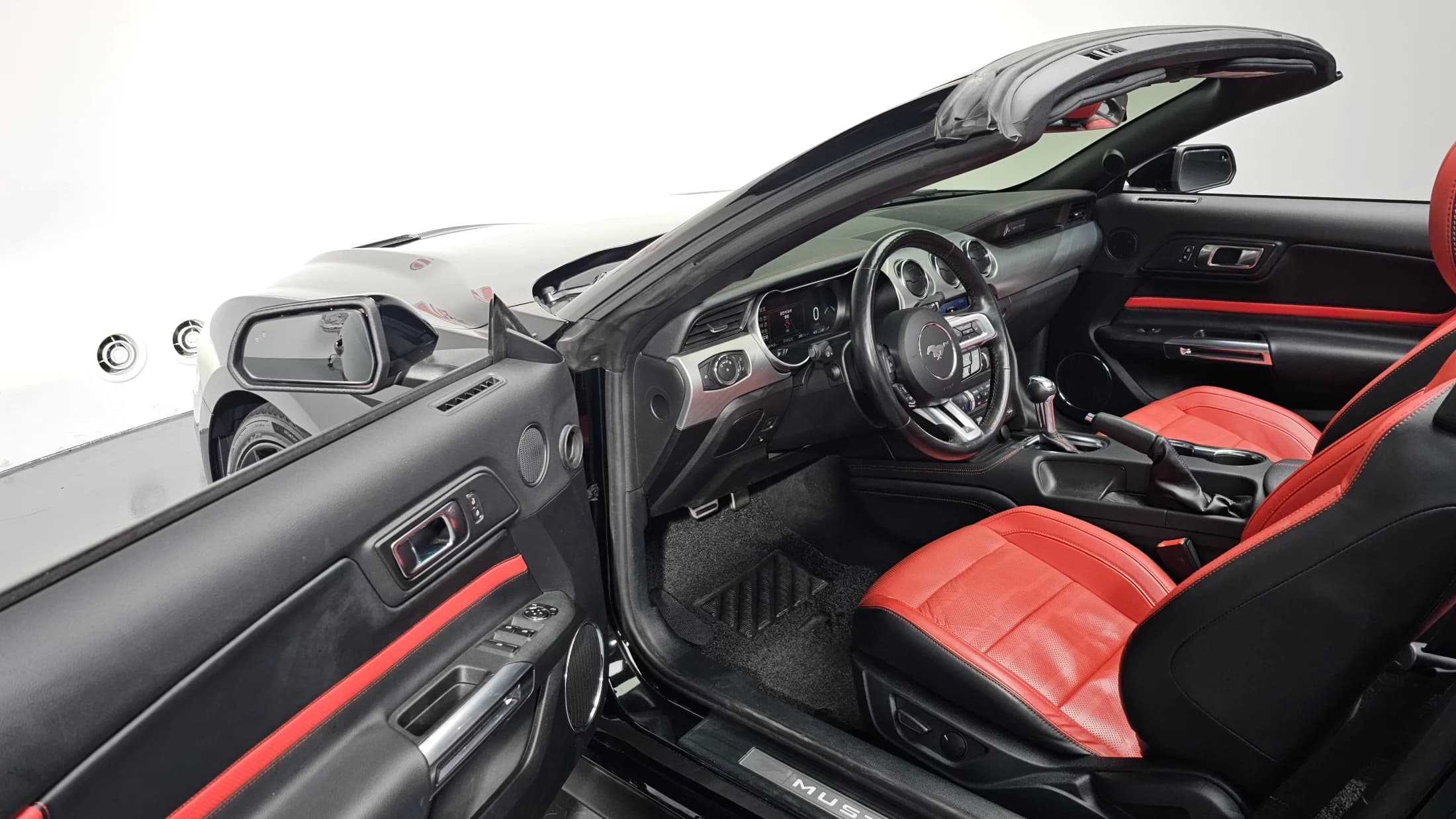Ford MUSTANG Convertible, 2023 г. 32259 км. — фото 10