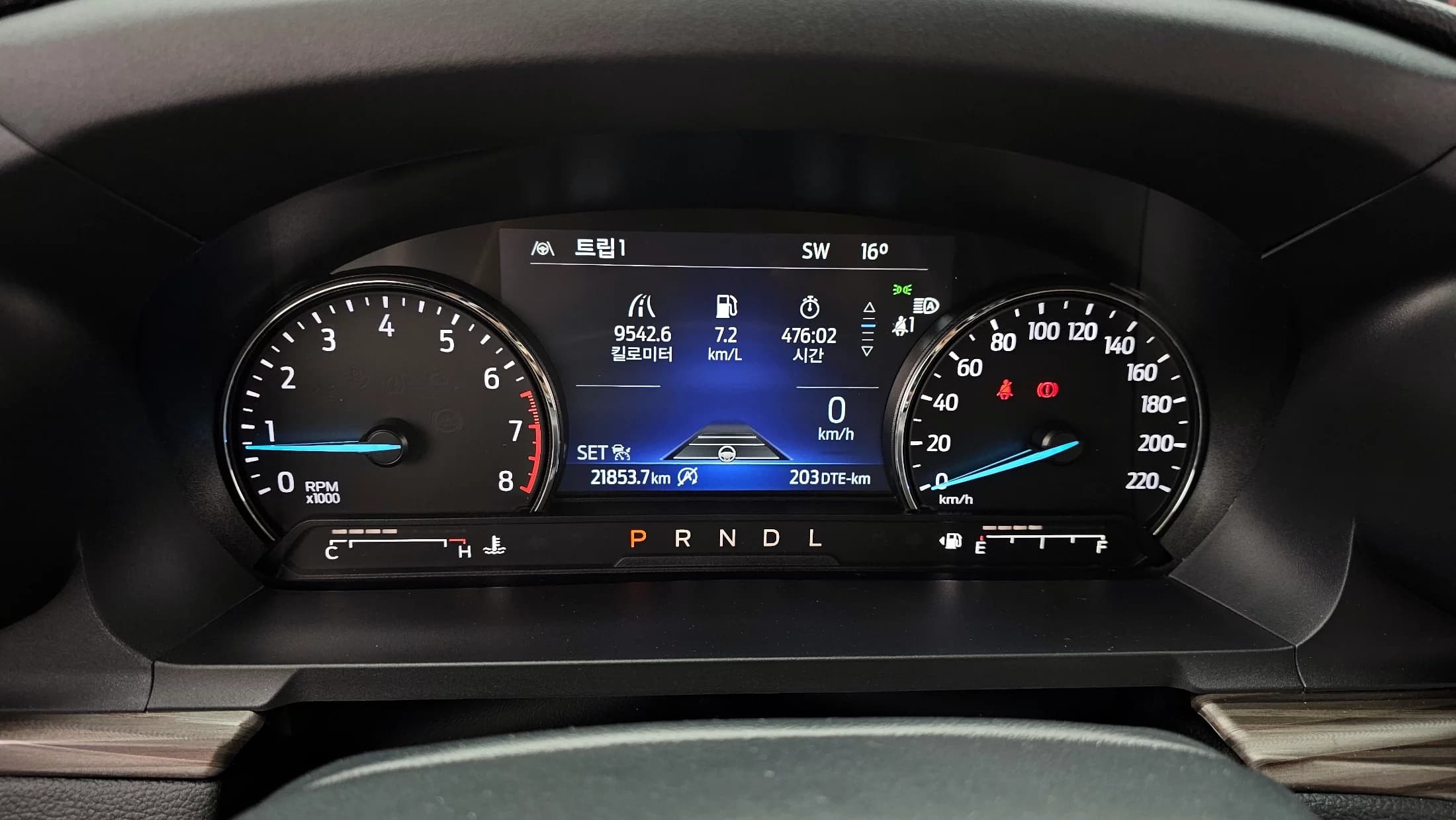 Ford EXPLORER 2.3 LimIted 4WD, 2022 г. 21873 км. — фото 8