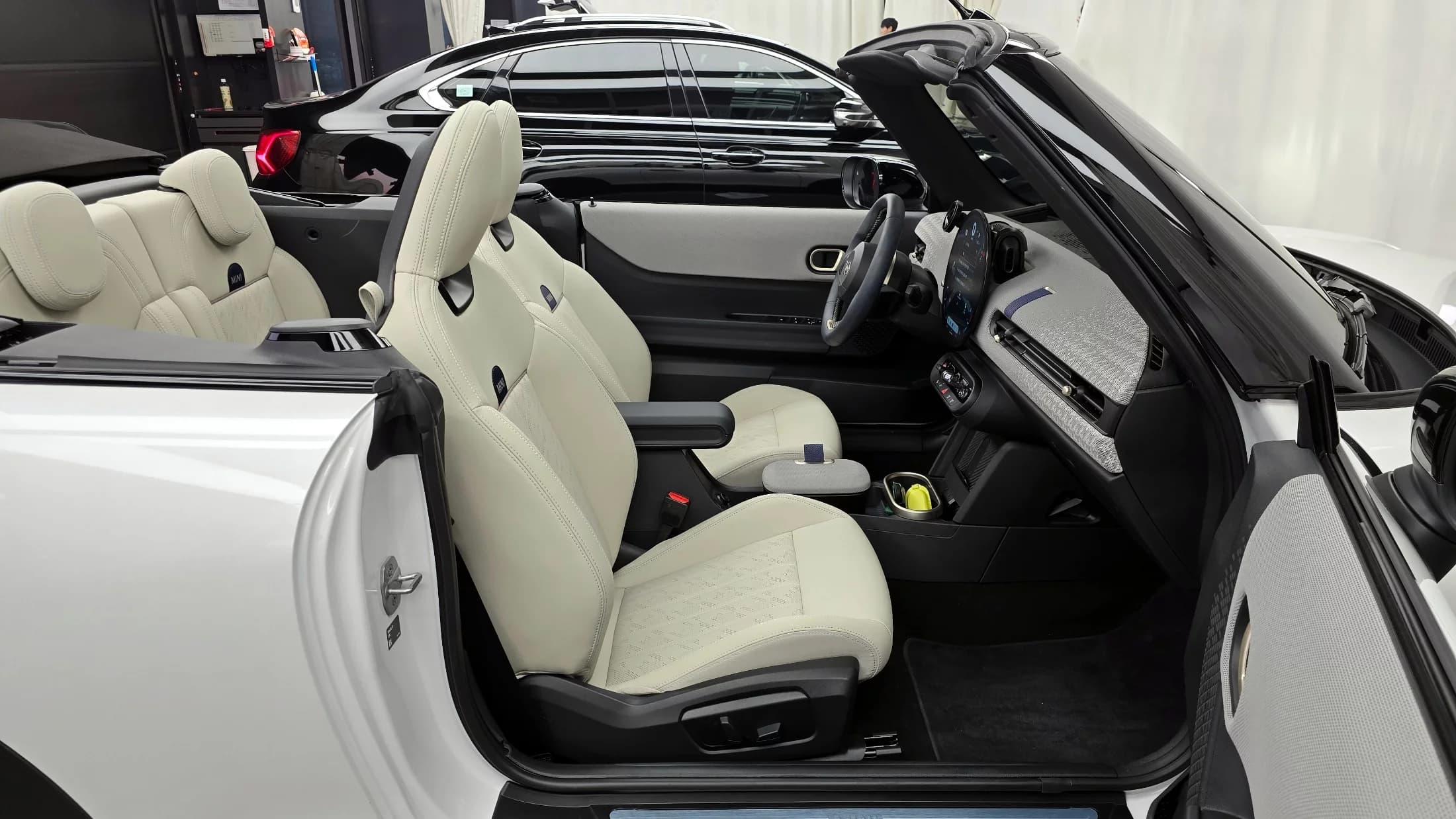 MINI Cooper Convertible Favoured, 2025 г. 8205 км. — фото 11