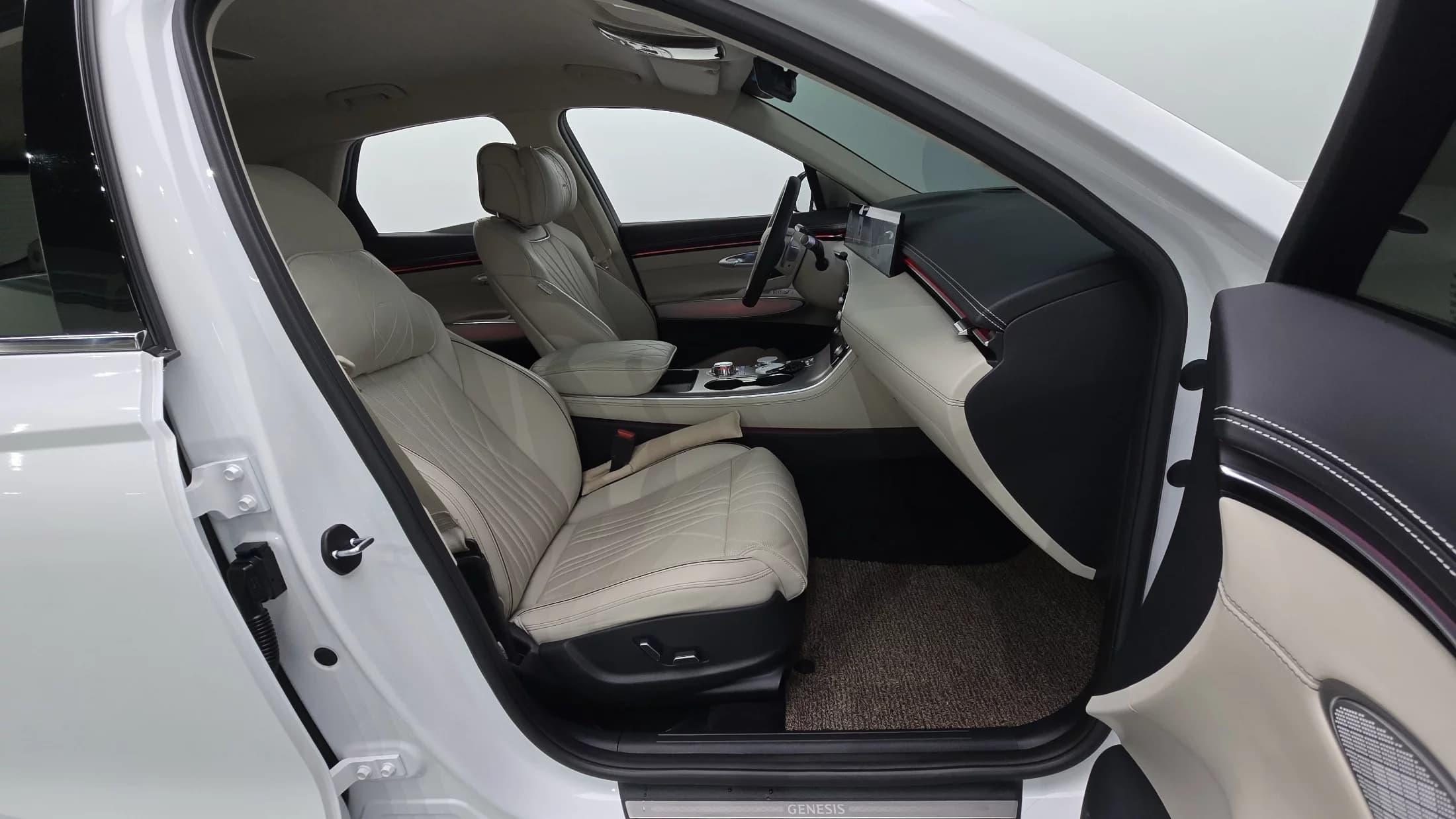 Genesis GV70 2.5T Gasoline AWD, 2025 г. 10848 км. — фото 11