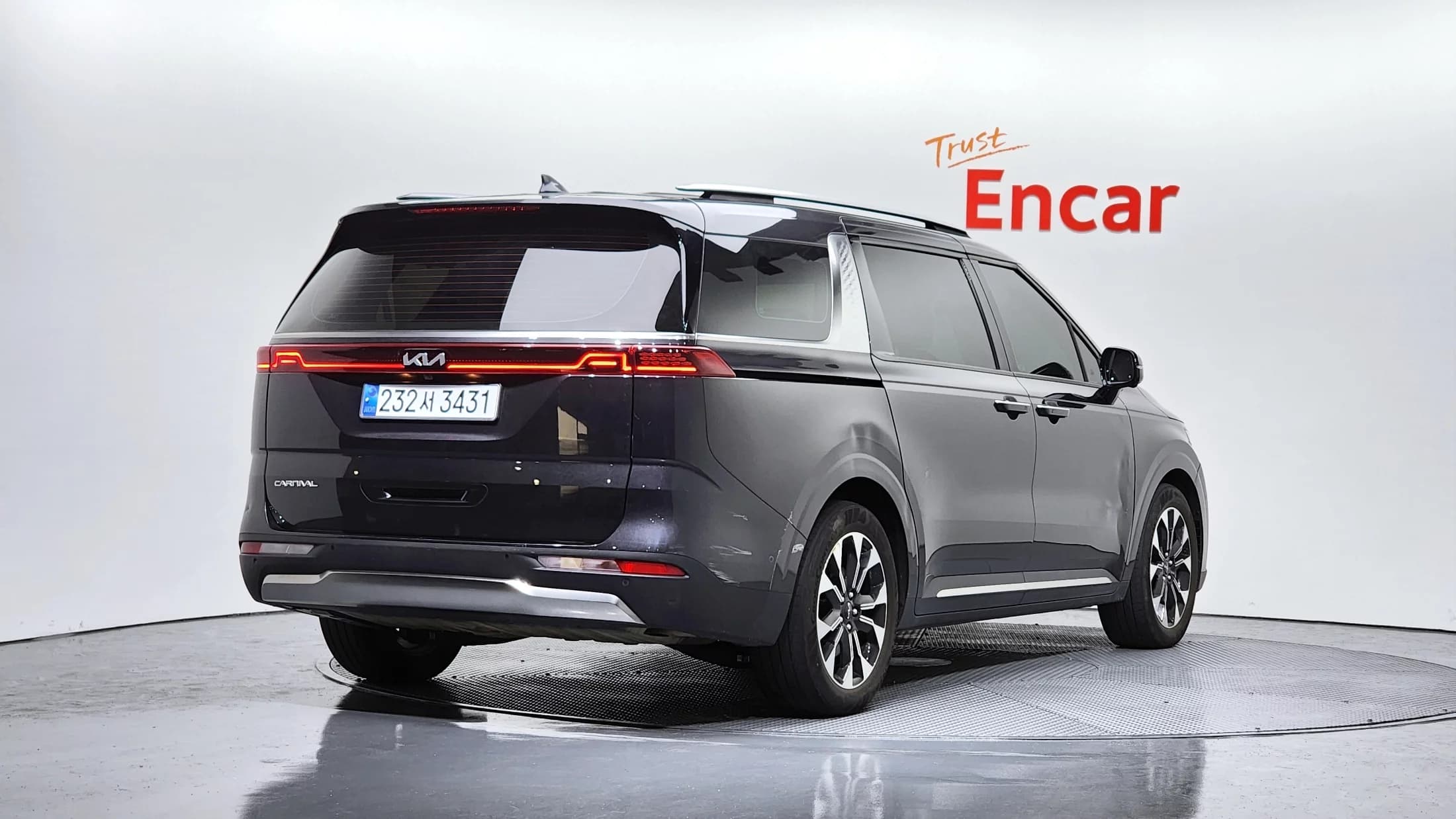 Kia Carnival 9-Seater Signature, 2023 г. 29475 км. — фото 2