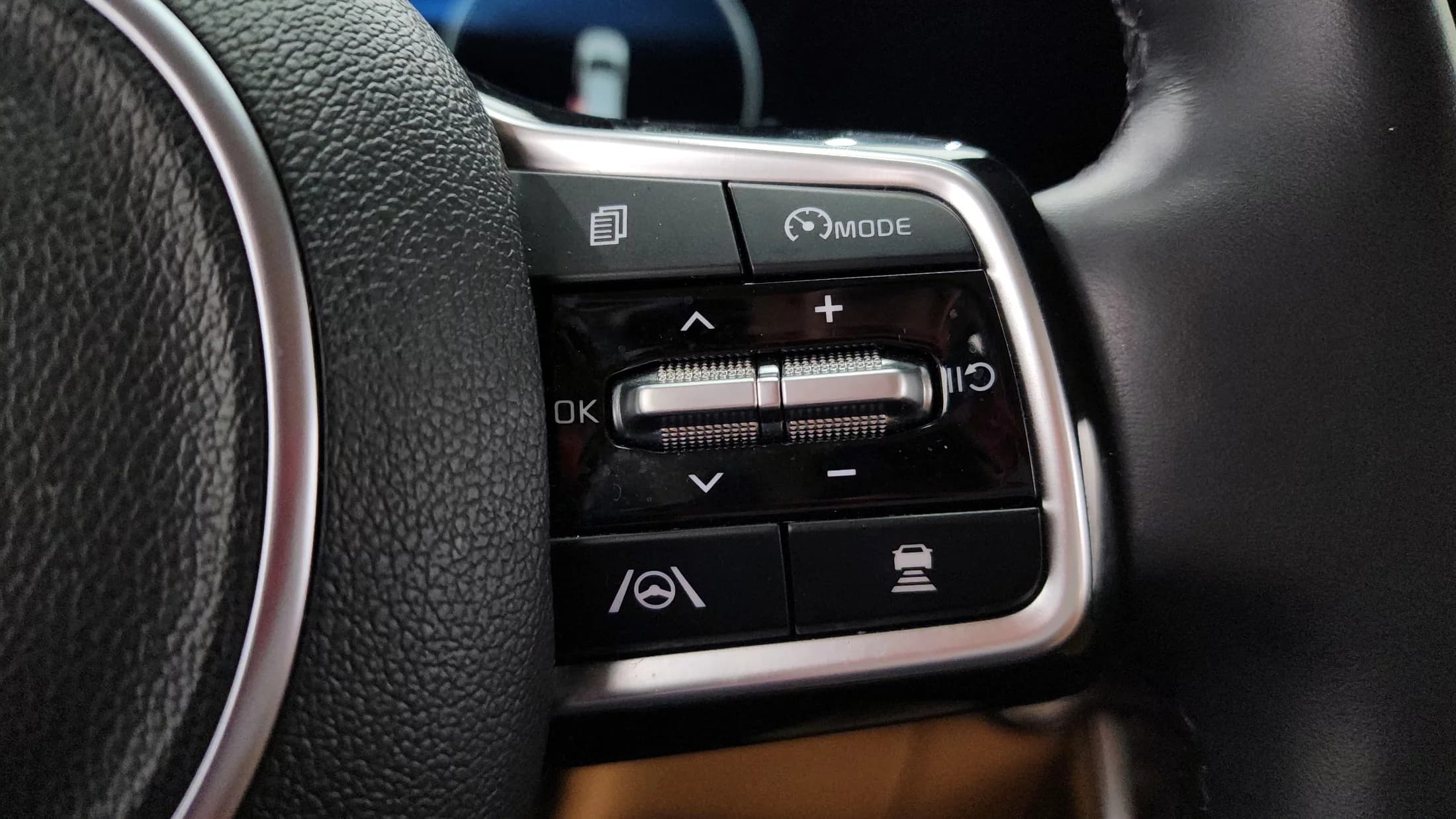 Kia Carnival 9-Seater Signature, 2023 г. 29475 км. — фото 18