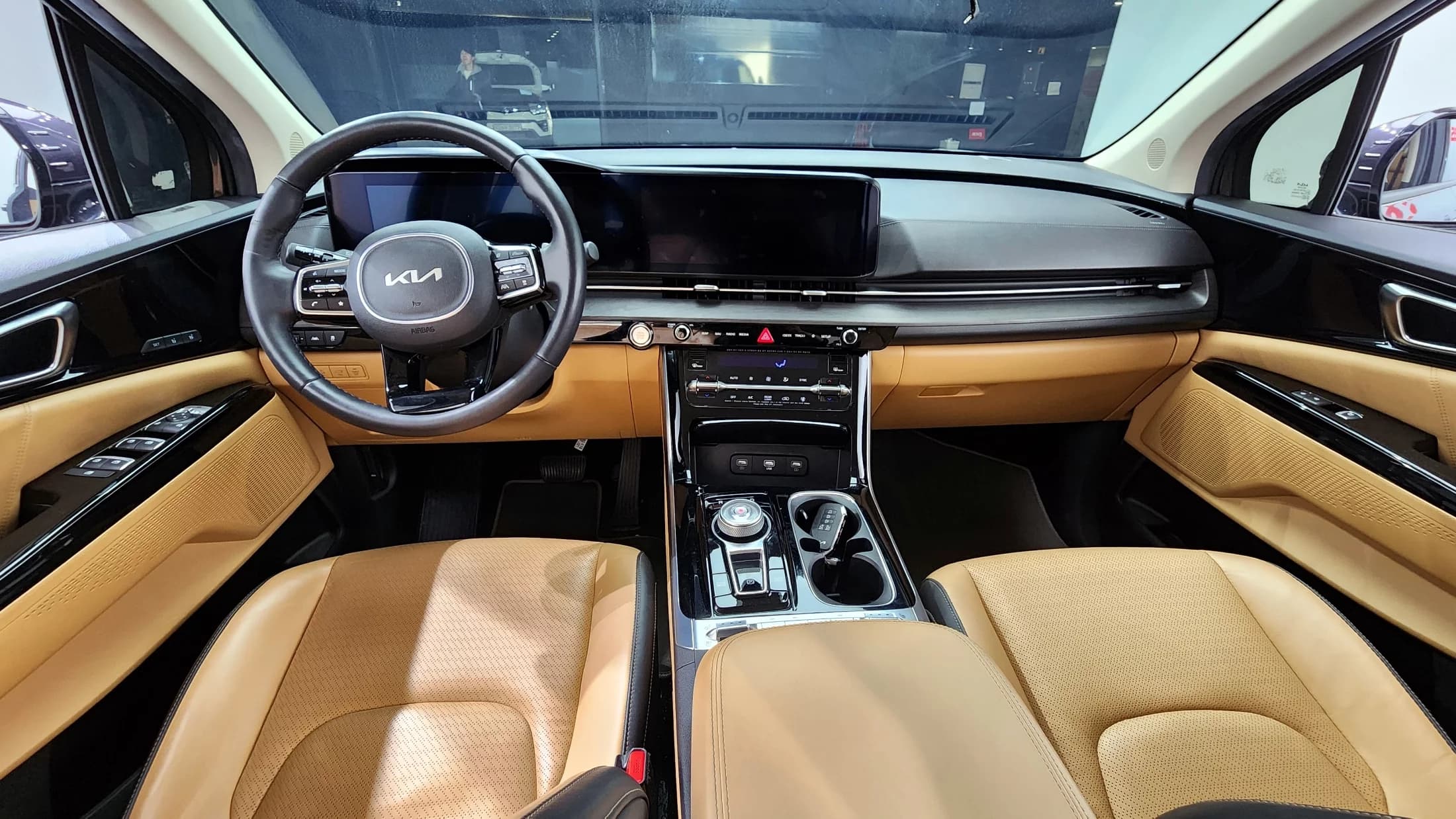Kia Carnival 9-Seater Signature, 2023 г. 29475 км. — фото 7