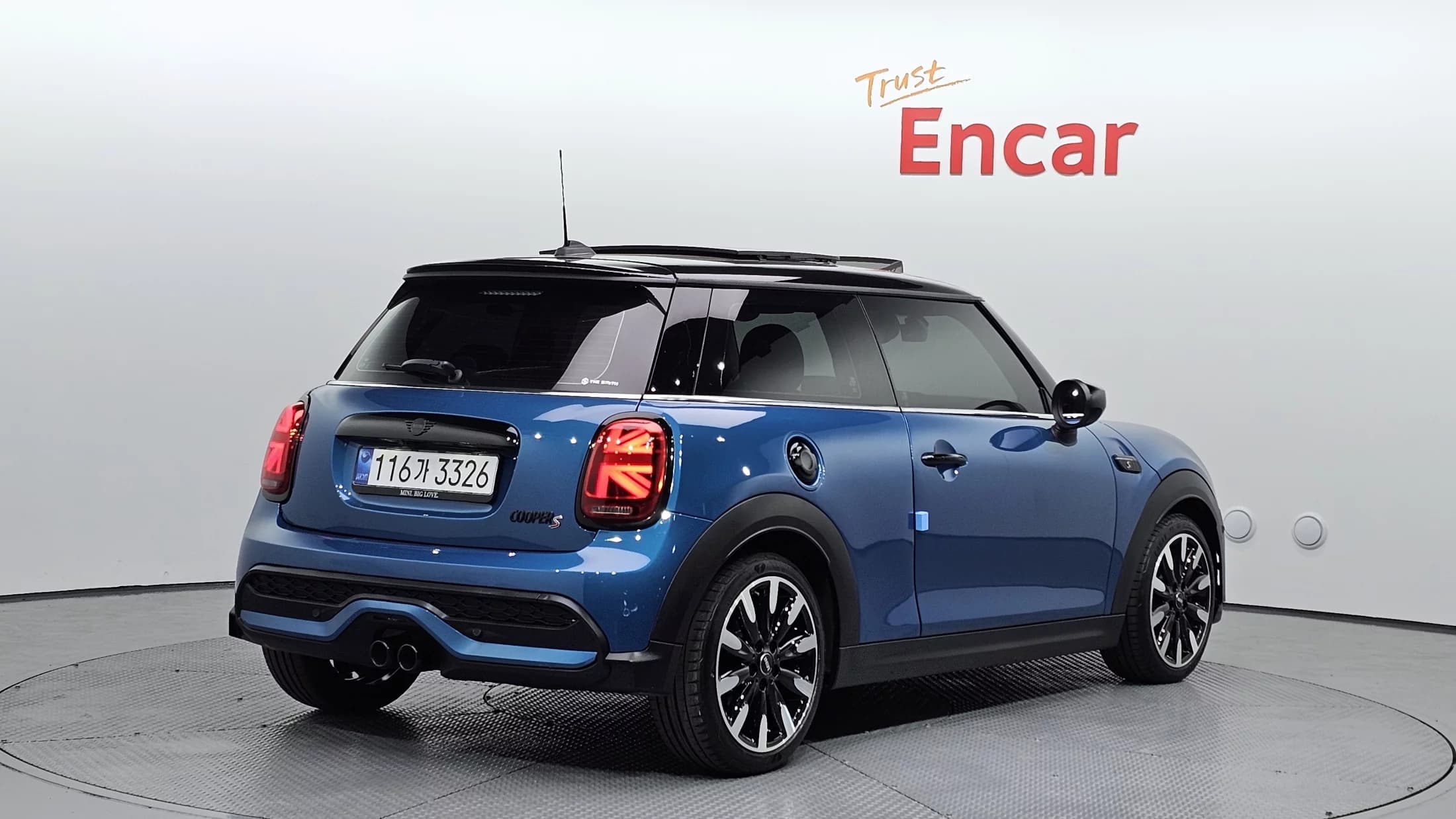 MINI Cooper Classic Third Generation, 2023 г. 10534 км. — фото 2