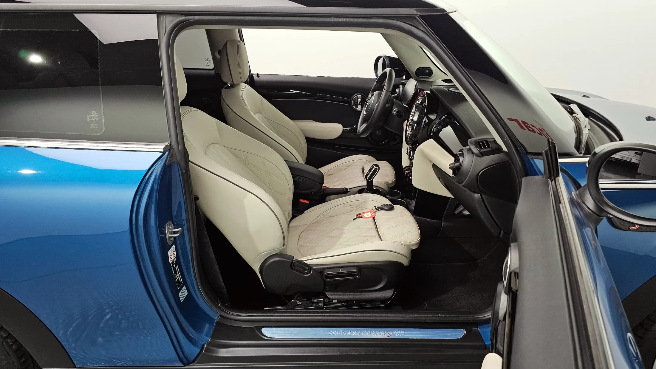 MINI Cooper Classic Third Generation, 2023 г. 10534 км. — фото 12