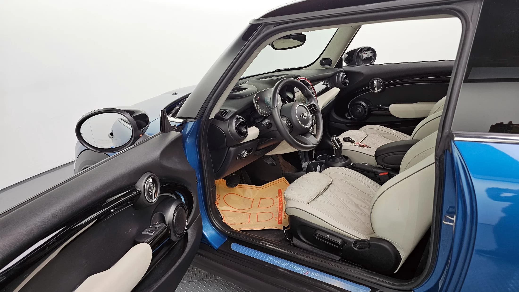 MINI Cooper Classic Third Generation, 2023 г. 10534 км. — фото 10