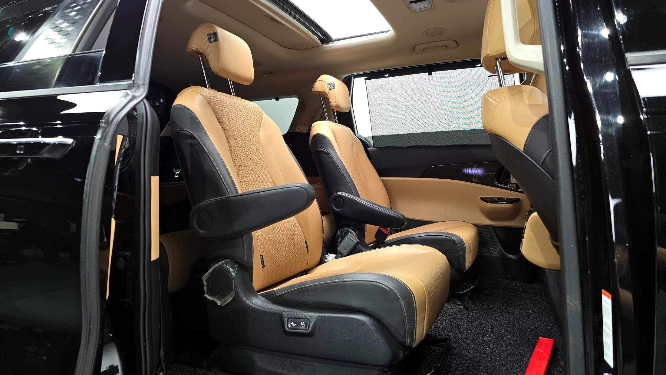 Kia Carnival 9-Seater Signature, 2023 г. 80022 км. — фото 12