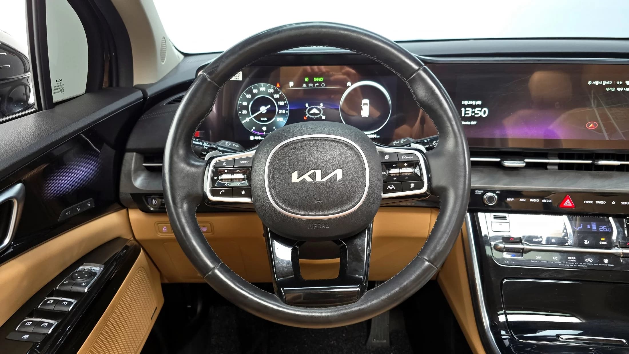 Kia Carnival 9-Seater Signature, 2023 г. 80022 км. — фото 13