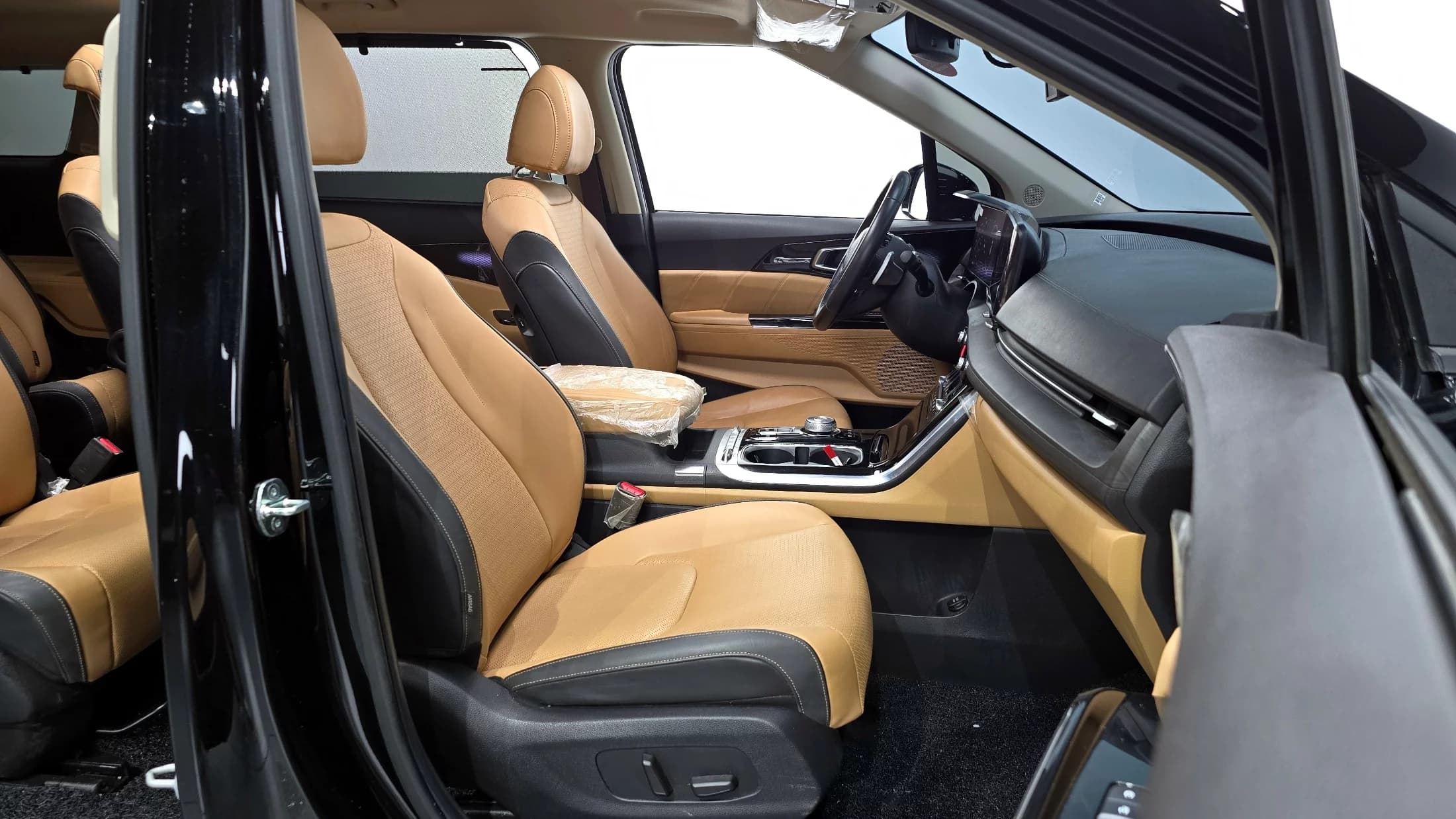 Kia Carnival 9-Seater Signature, 2023 г. 80022 км. — фото 10