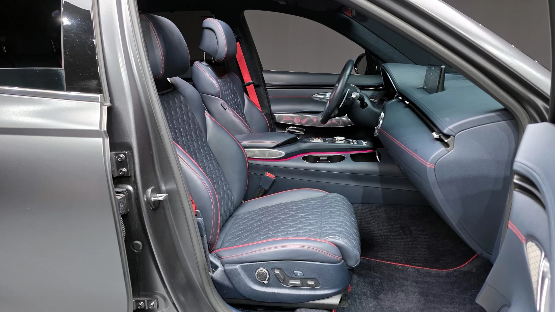 Genesis GV70 2.5T Gasoline AWD, 2022 г. 71211 км. — фото 21
