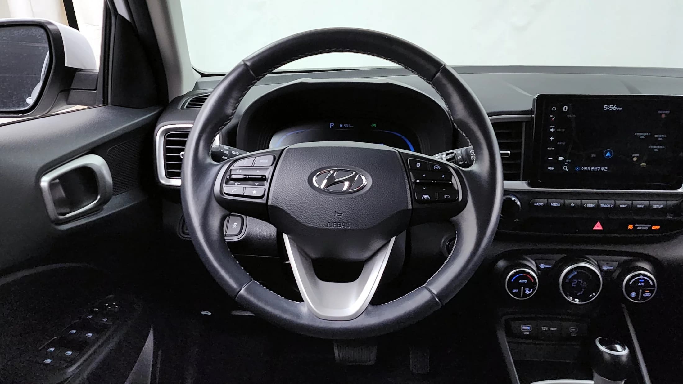 Hyundai Venue 1,6 Premium, 2023 г. 36176 км. — фото 13