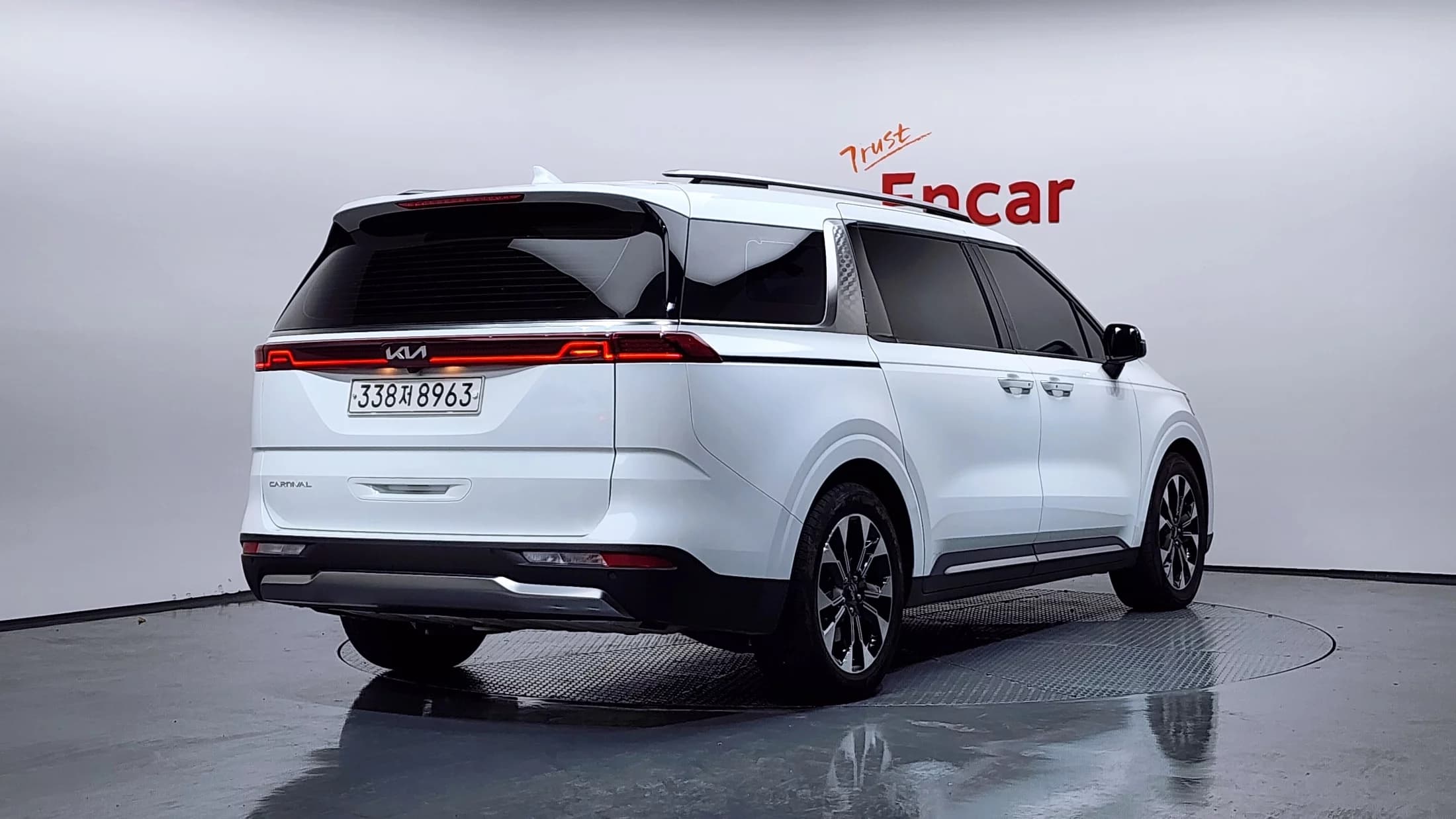 Kia Carnival 9-Seater Noblesse, 2022 г. 126020 км. — фото 2