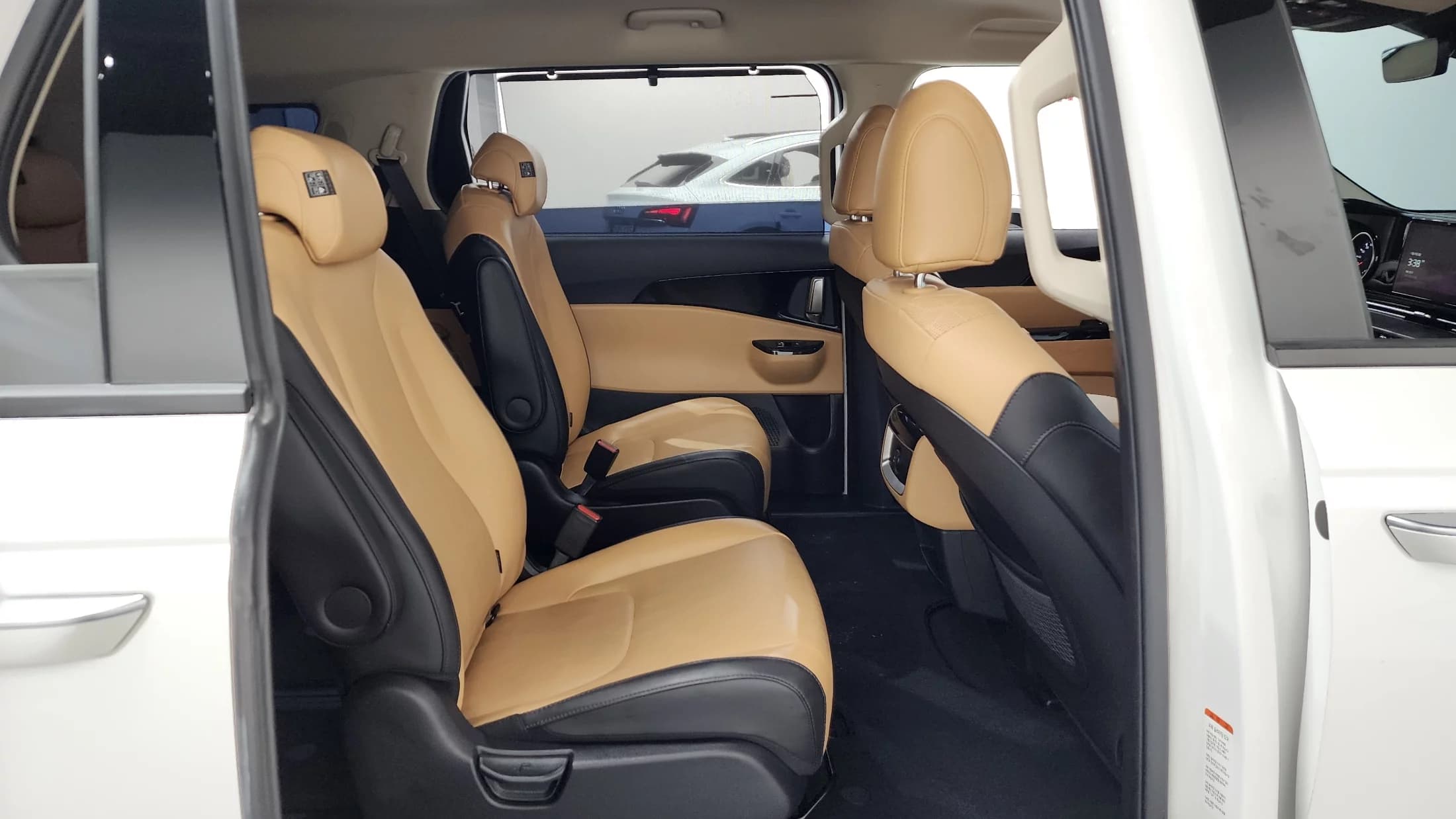 Kia Carnival 9-Seater Noblesse, 2022 г. 126020 км. — фото 12