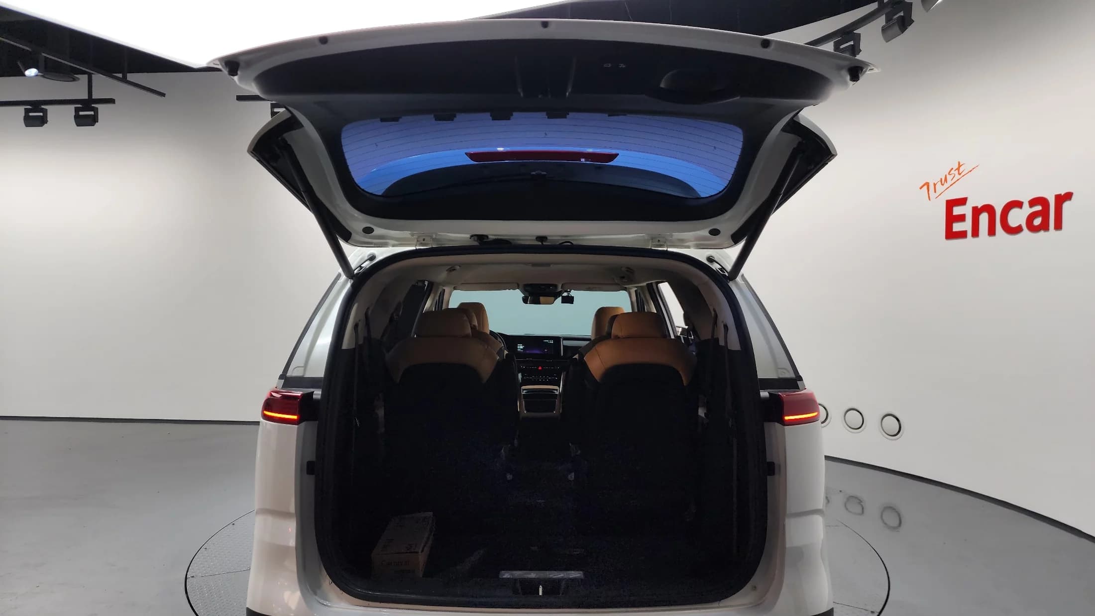 Kia Carnival 9-Seater Noblesse, 2022 г. 126020 км. — фото 20