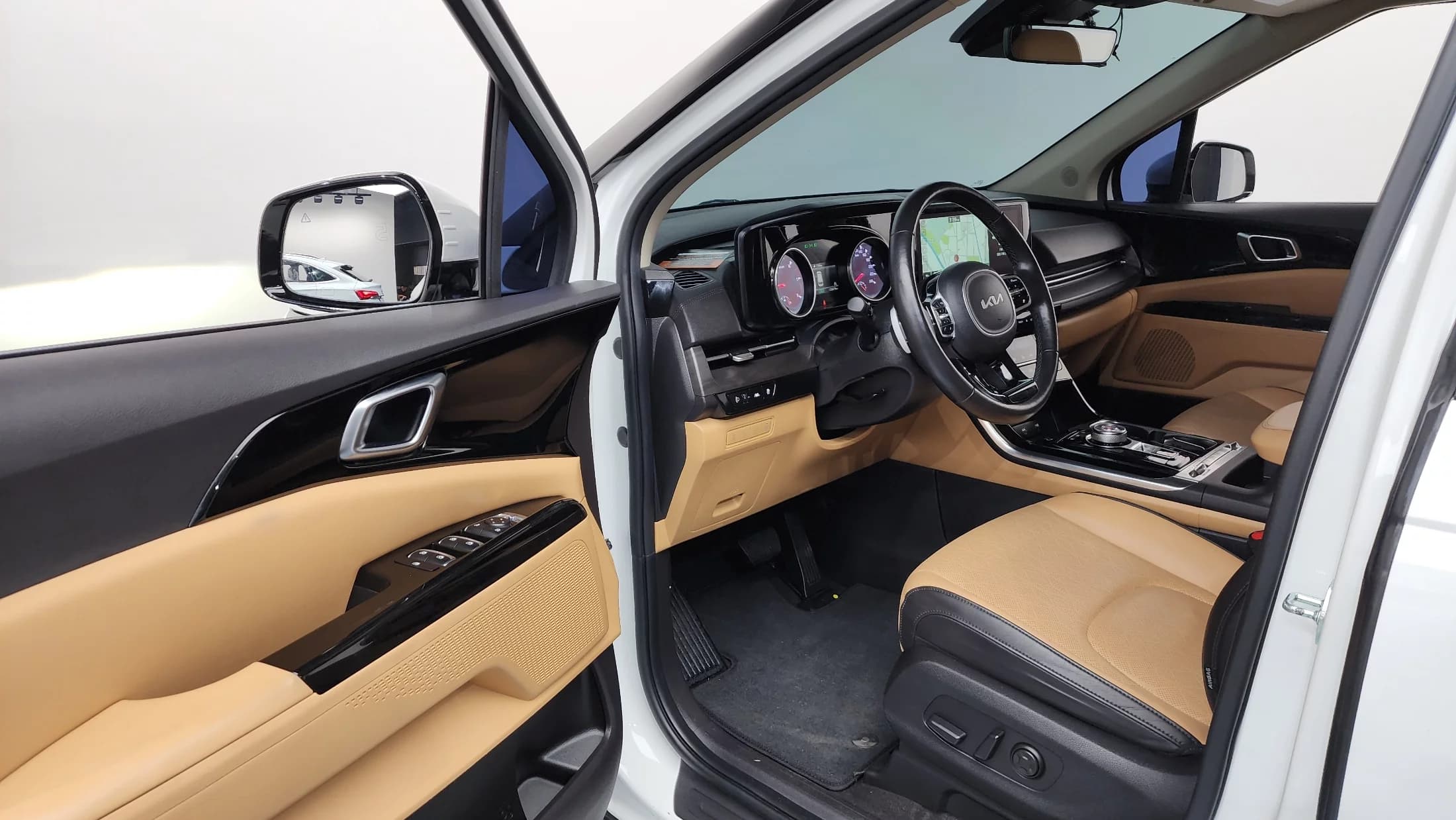 Kia Carnival 9-Seater Noblesse, 2022 г. 126020 км. — фото 10