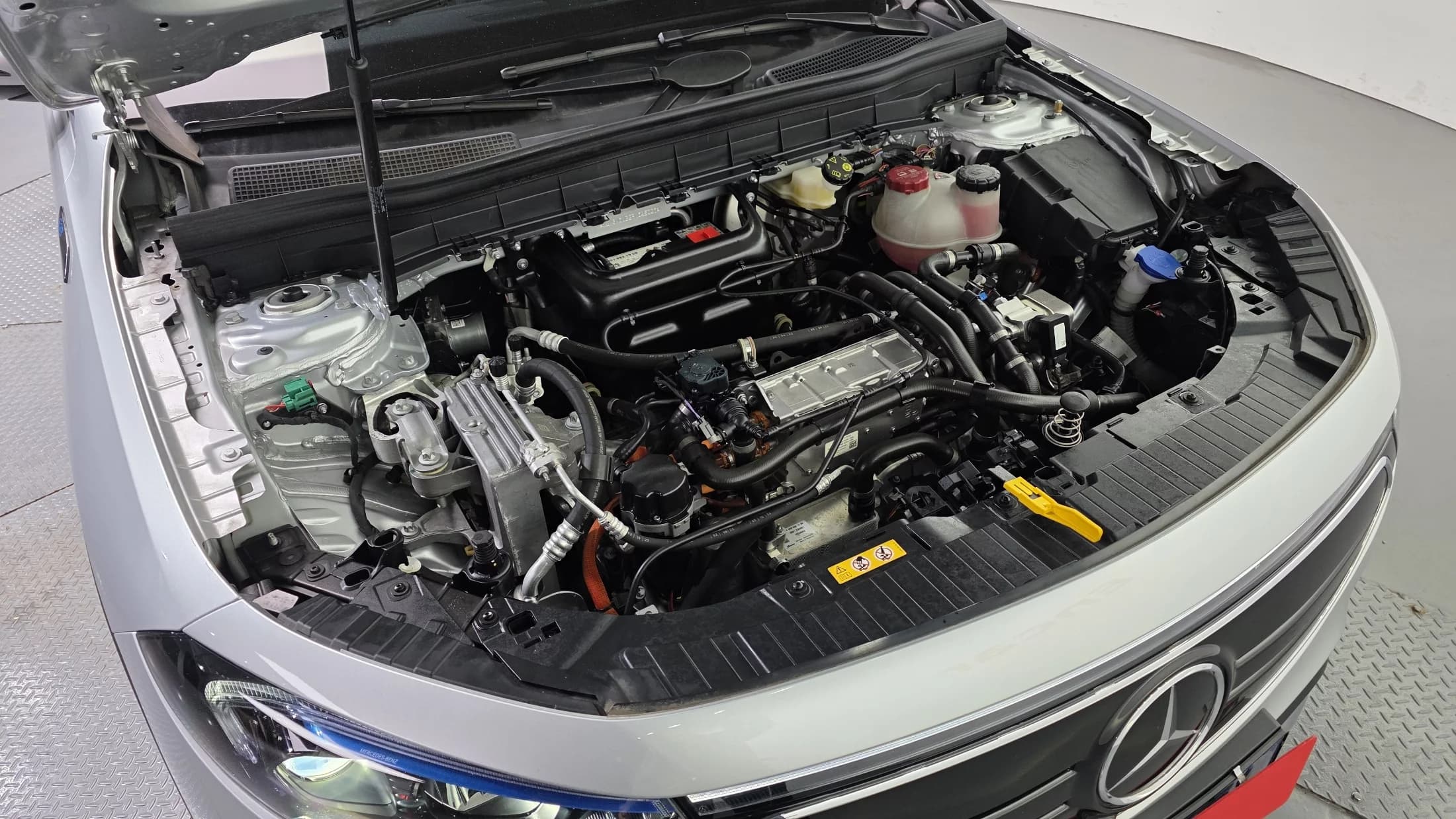 Mercedes-Benz EQB EQB300 4MATIC, электромобиль, 2023 г. 39708 км. — фото 6