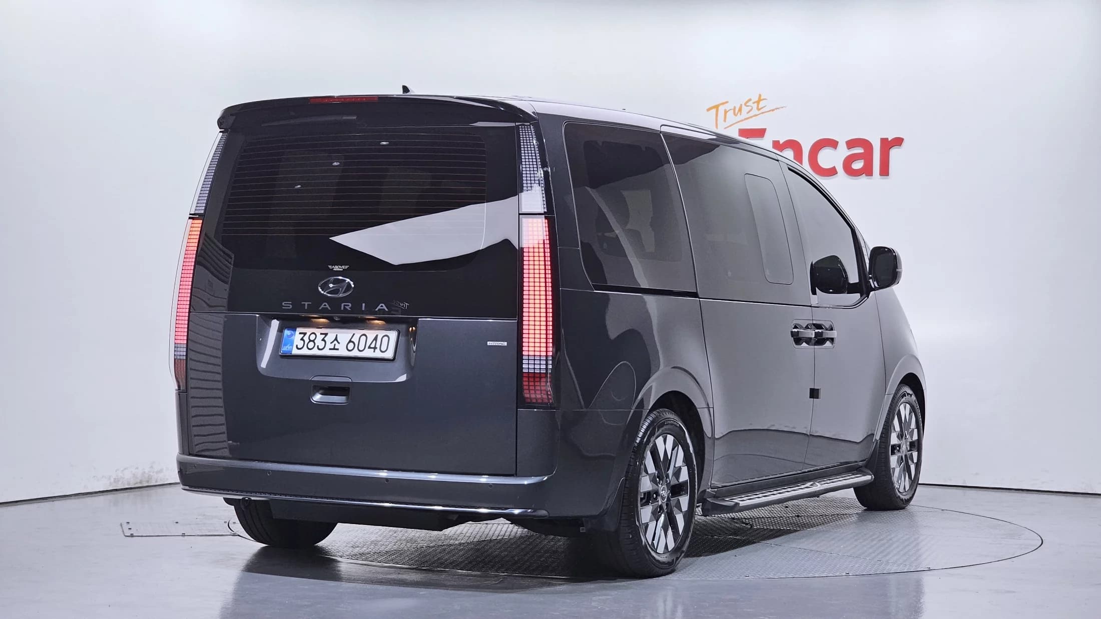 Hyundai Staria 4WD Lounge 7-Seater Inspiration, 2023 г. 14855 км. — фото 2