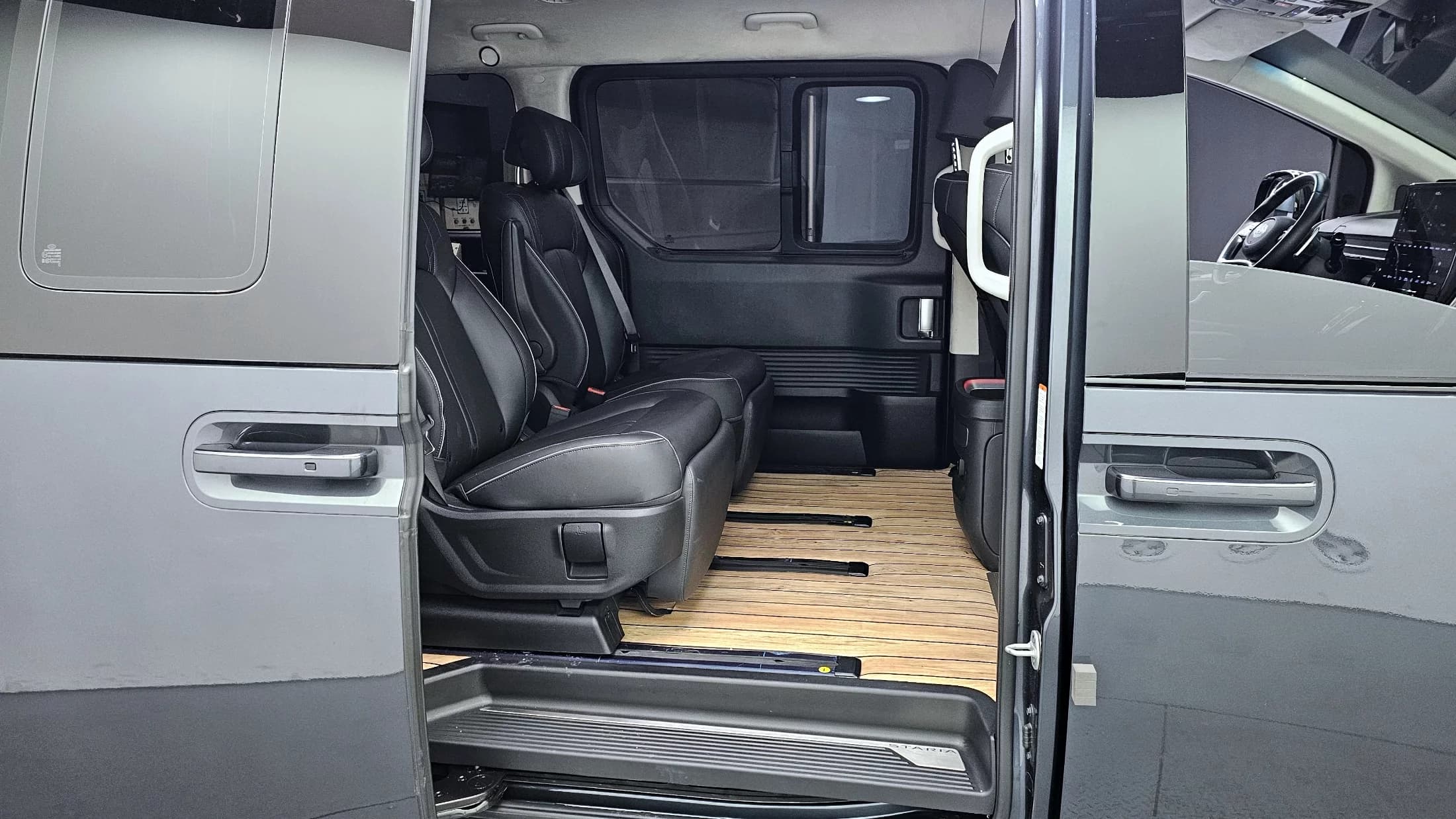 Hyundai Staria 4WD Lounge 7-Seater Inspiration, 2023 г. 14855 км. — фото 12