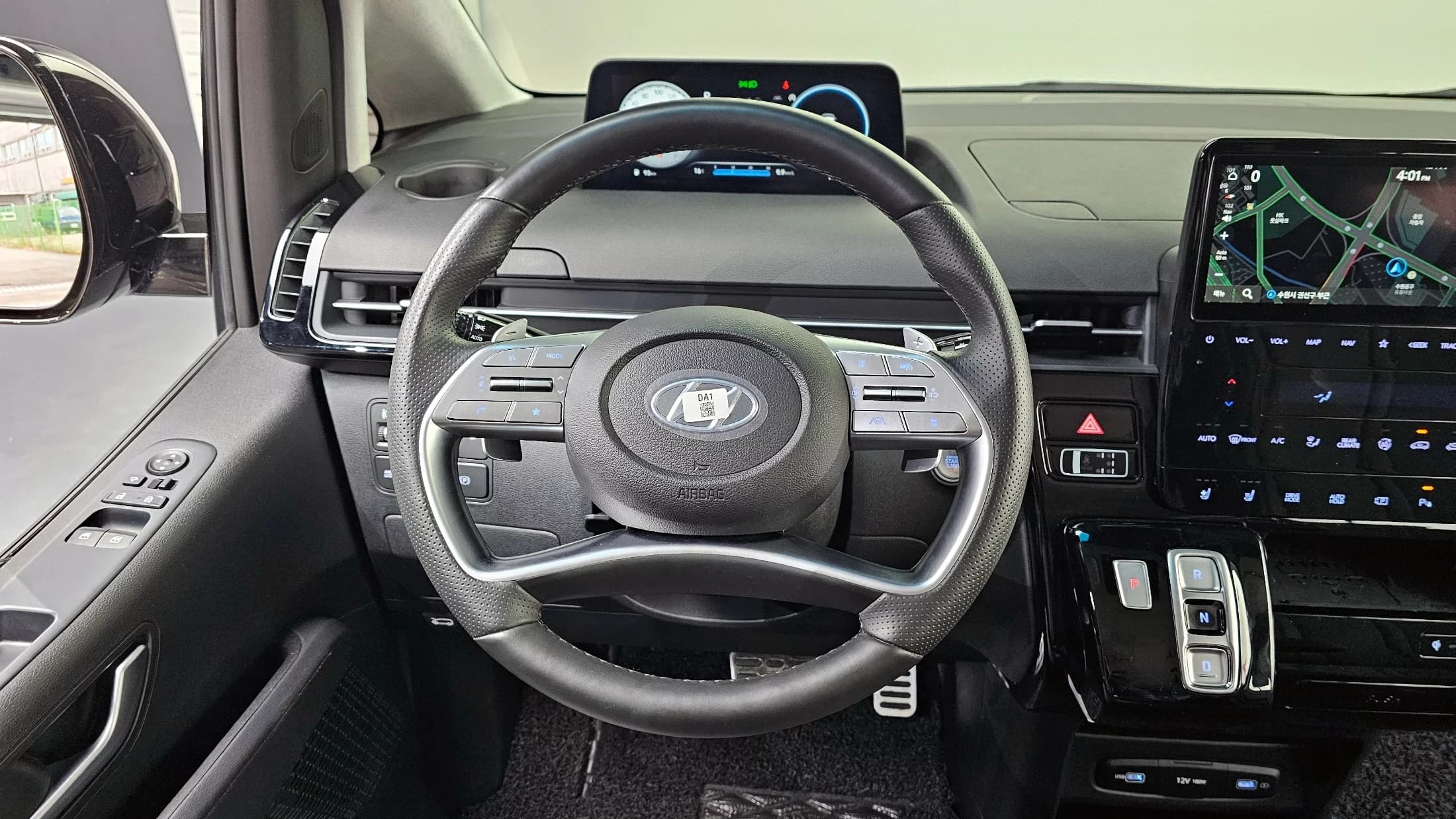 Hyundai Staria 4WD Lounge 7-Seater Inspiration, 2023 г. 14855 км. — фото 13