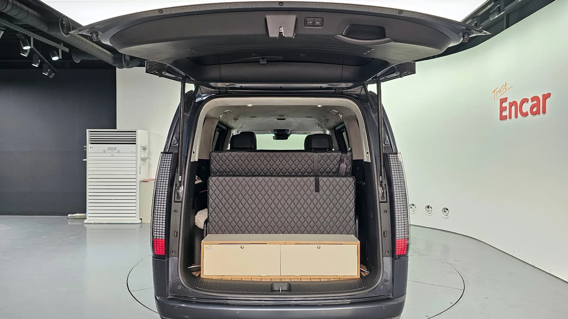 Hyundai Staria 4WD Lounge 7-Seater Inspiration, 2023 г. 14855 км. — фото 20
