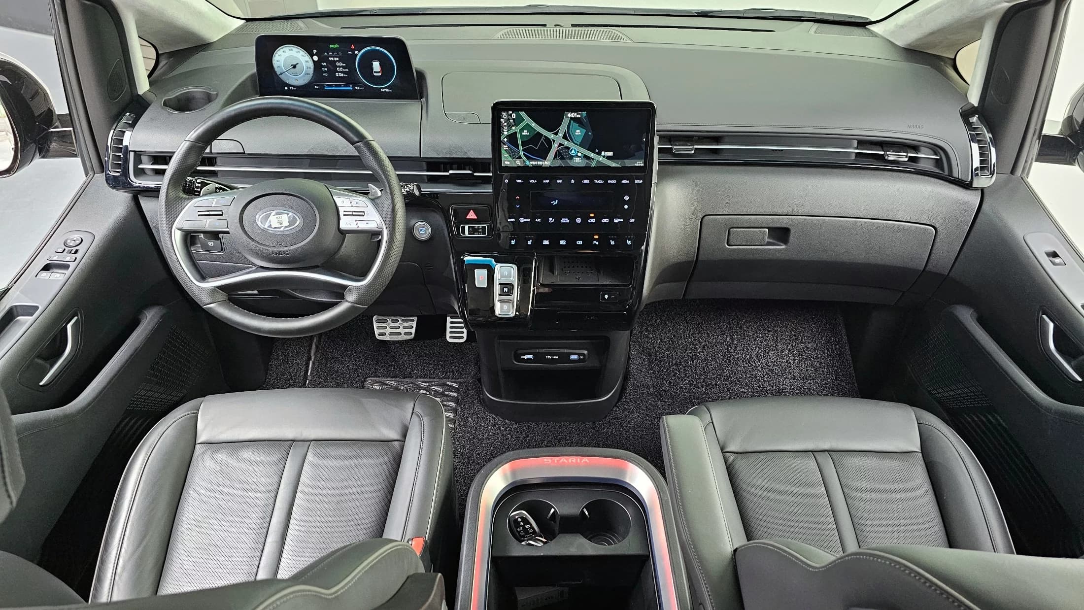 Hyundai Staria 4WD Lounge 7-Seater Inspiration, 2023 г. 14855 км. — фото 7