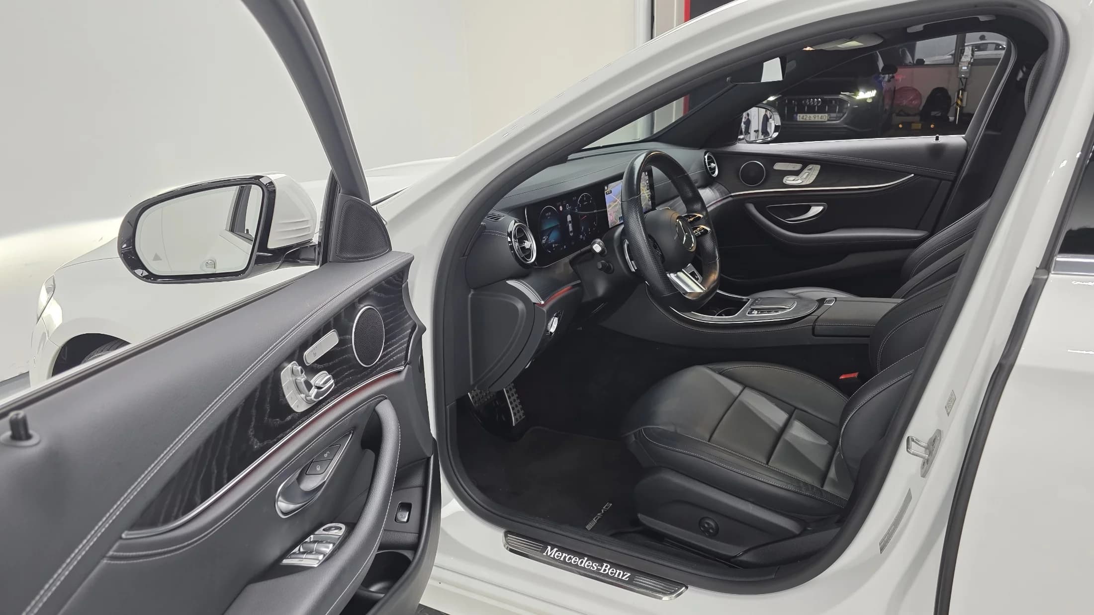Mercedes-Benz E-Class E220d 4MATIC AMG Line, 2021 г. 56812 км. — фото 11