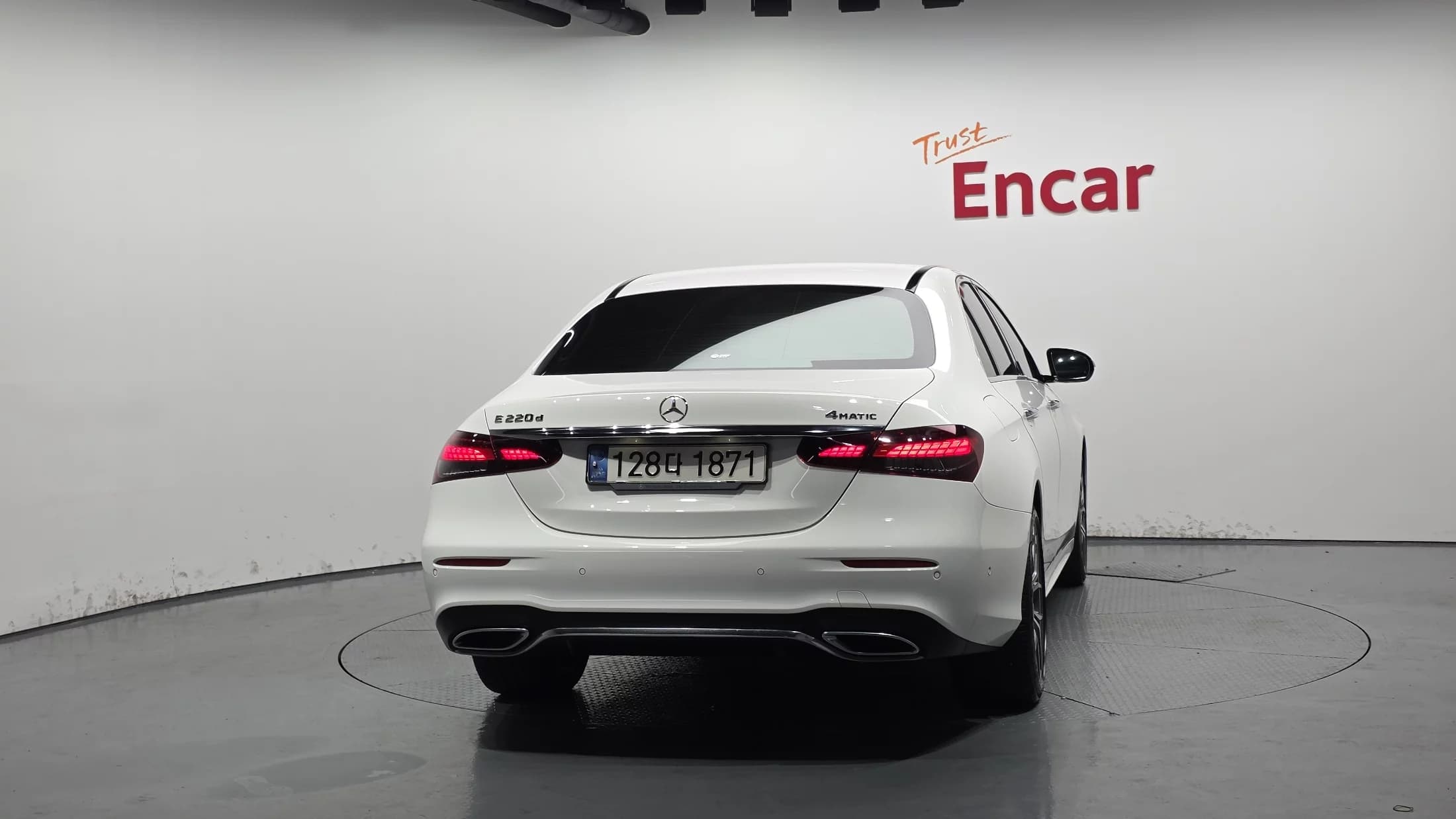 Mercedes-Benz E-Class E220d 4MATIC AMG Line, 2021 г. 56812 км. — фото 4