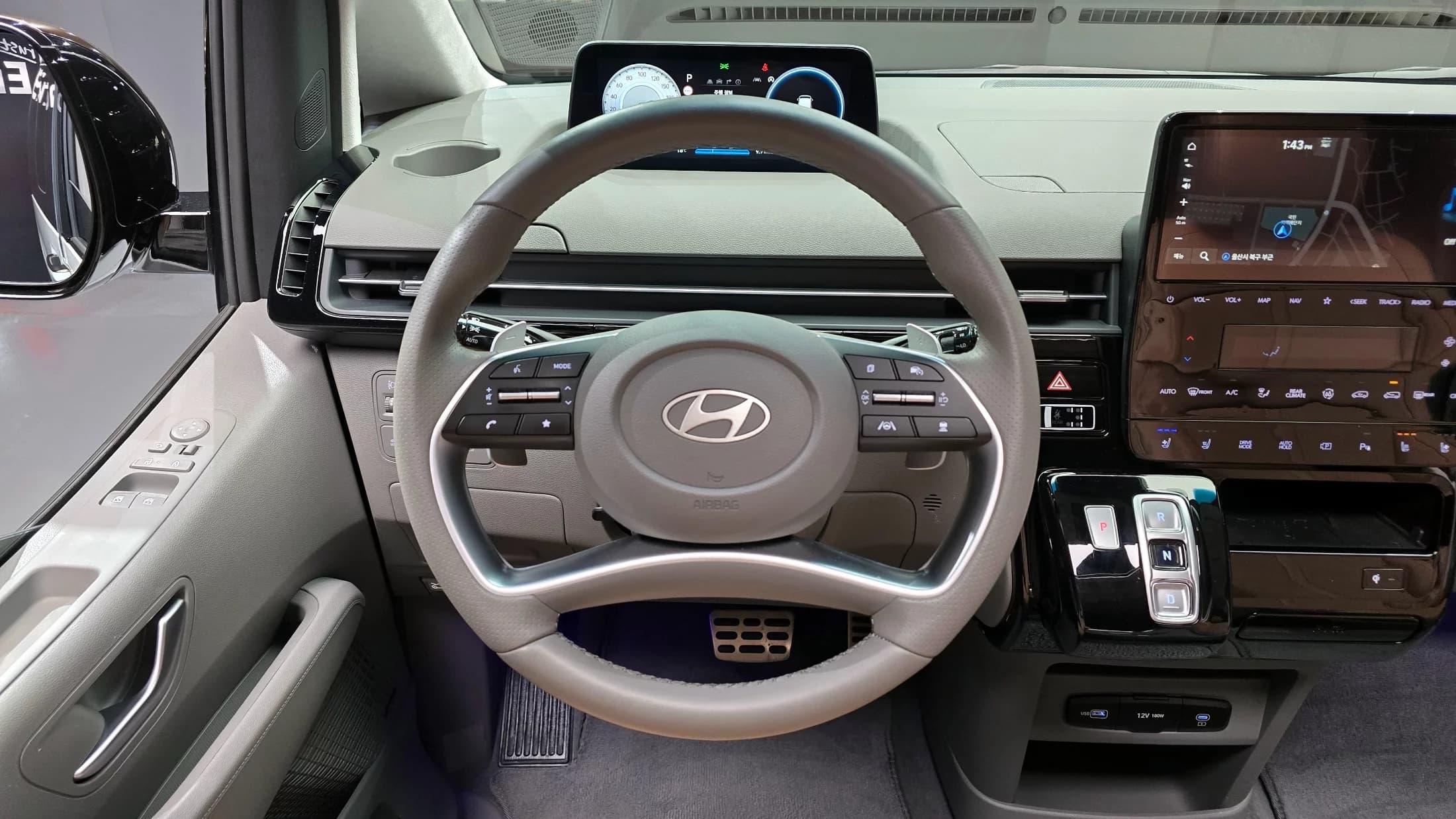 Hyundai Staria 4WD Lounge 7-Seater Inspiration, 2024 г. 10707 км. — фото 14