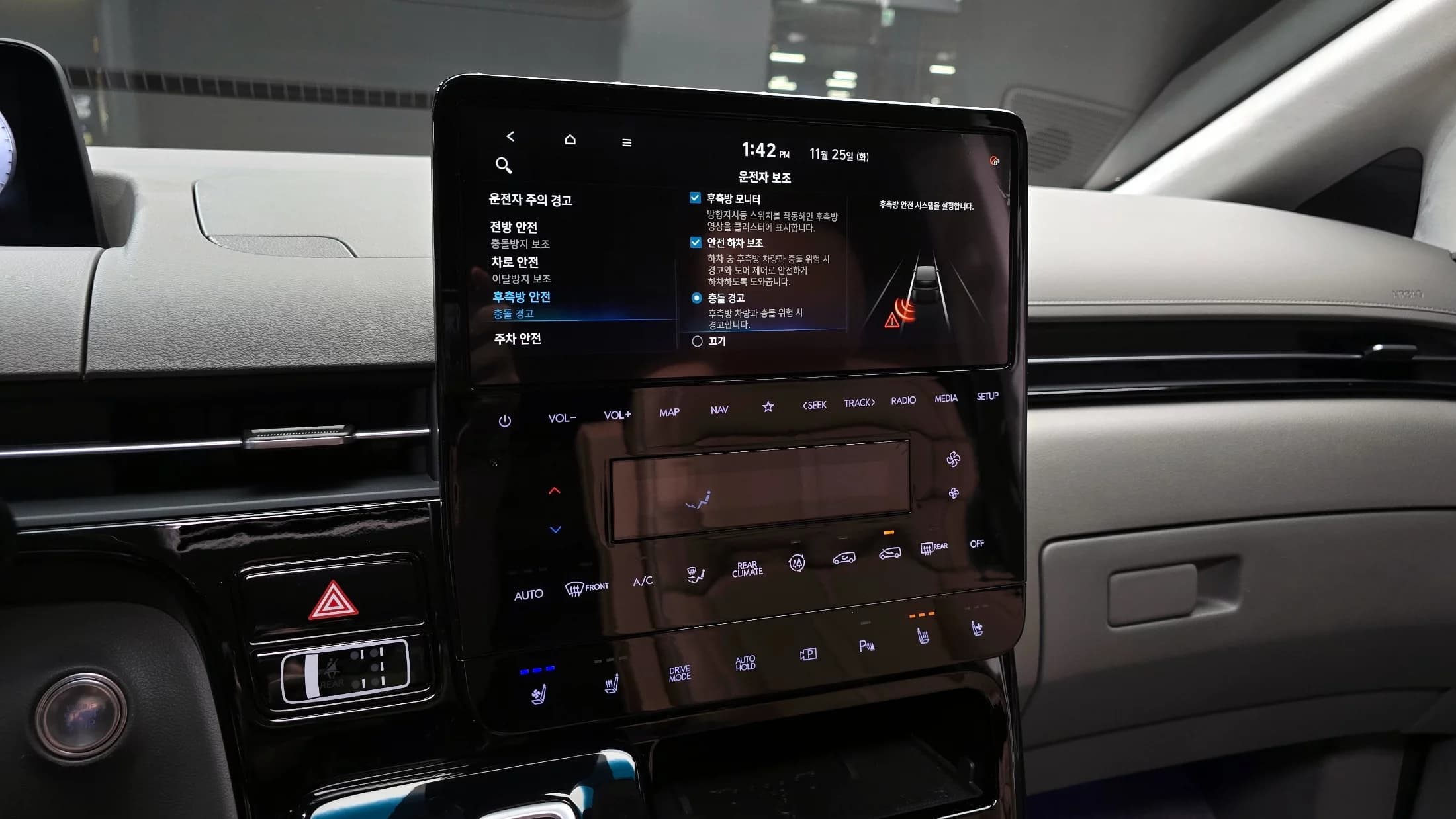 Hyundai Staria 4WD Lounge 7-Seater Inspiration, 2024 г. 10707 км. — фото 15
