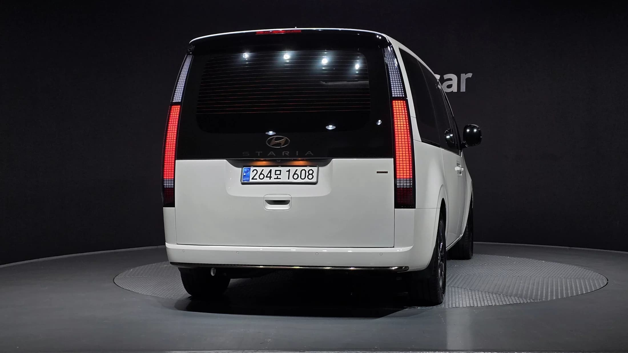 Hyundai Staria 4WD Lounge 7-Seater Inspiration, 2024 г. 10707 км. — фото 4