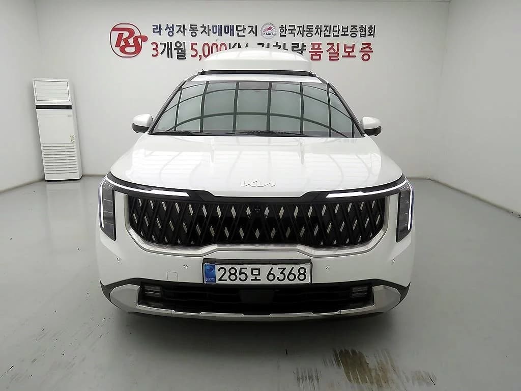 Kia Carnival 7-Seater Signature, 2024 г. 39144 км. — фото 3