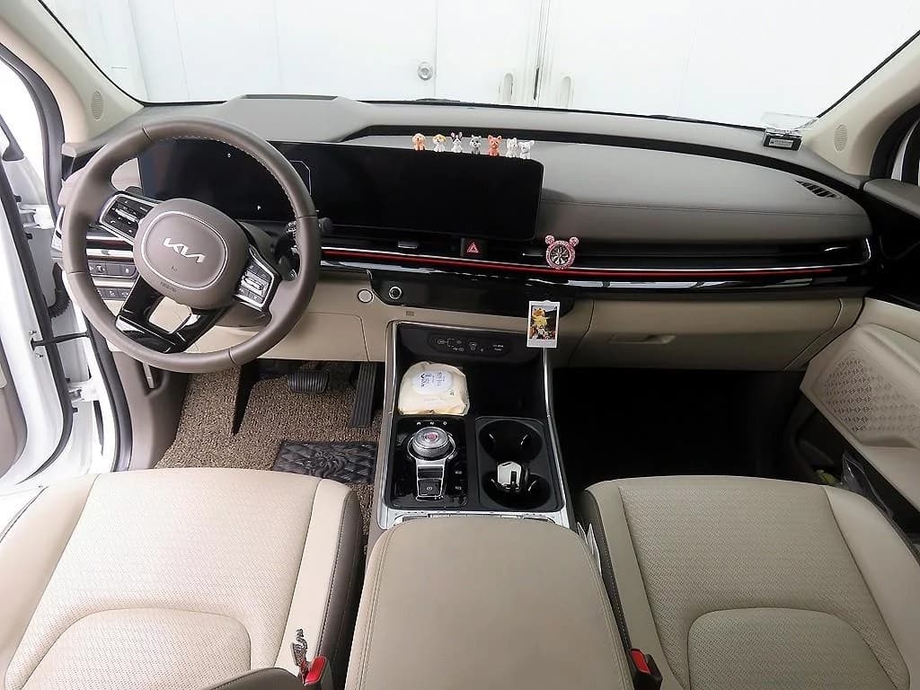 Kia Carnival 7-Seater Signature, 2024 г. 39144 км. — фото 7